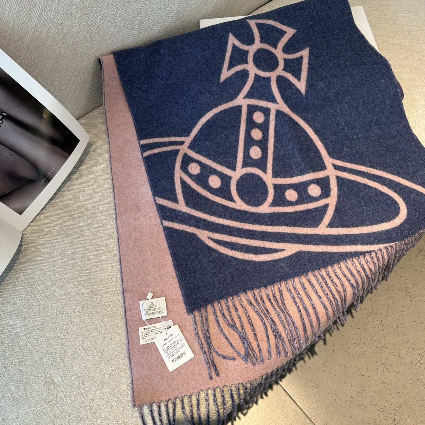 💟高品质到货！ 西太后超美新款双面围巾！超级推荐入手！质感好货！据说超难买哦！！做工非常精致，很有分量，