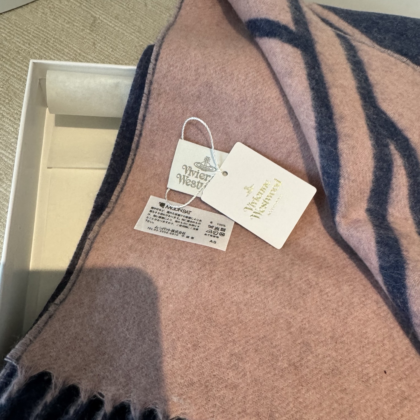 💟高品质到货！ 西太后超美新款双面围巾！超级推荐入手！质感好货！据说超难买哦！！做工非常精致，很有分量，