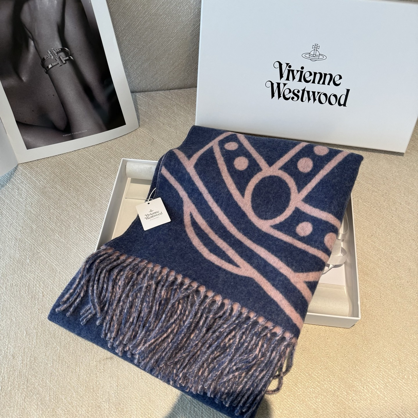 💟高品质到货！ 西太后超美新款双面围巾！超级推荐入手！质感好货！据说超难买哦！！做工非常精致，很有分量，