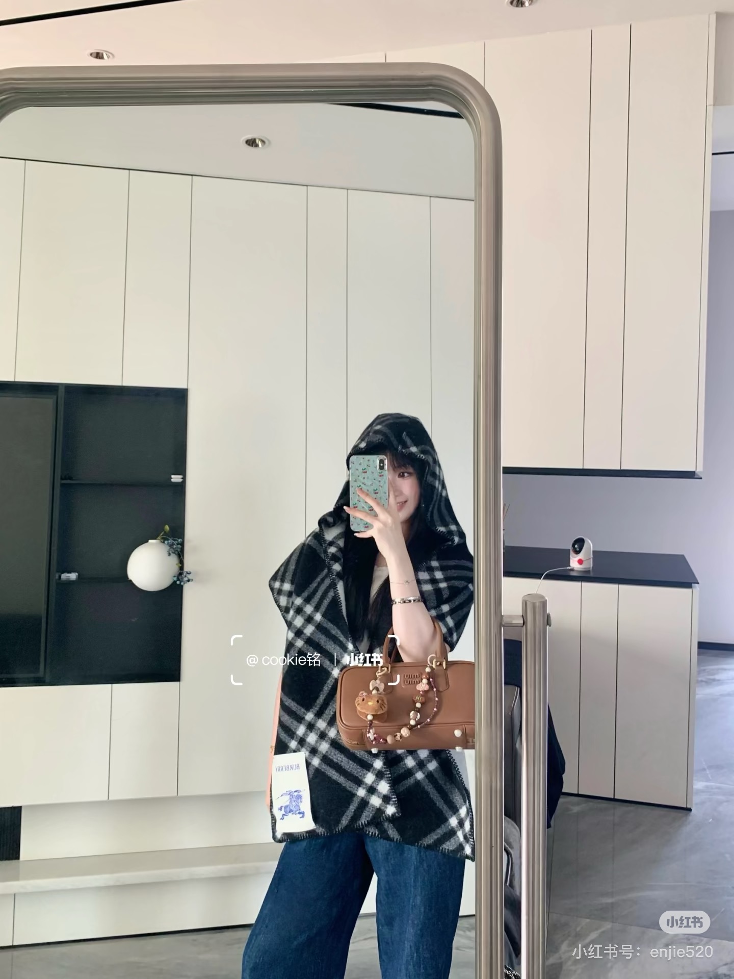 高品质出货 👍。好卖🎁冬天的尾巴黑马围巾全智贤同款巴宝莉格纹帽子羔毛围巾上架秒空！100%羊绒 ！尺寸：