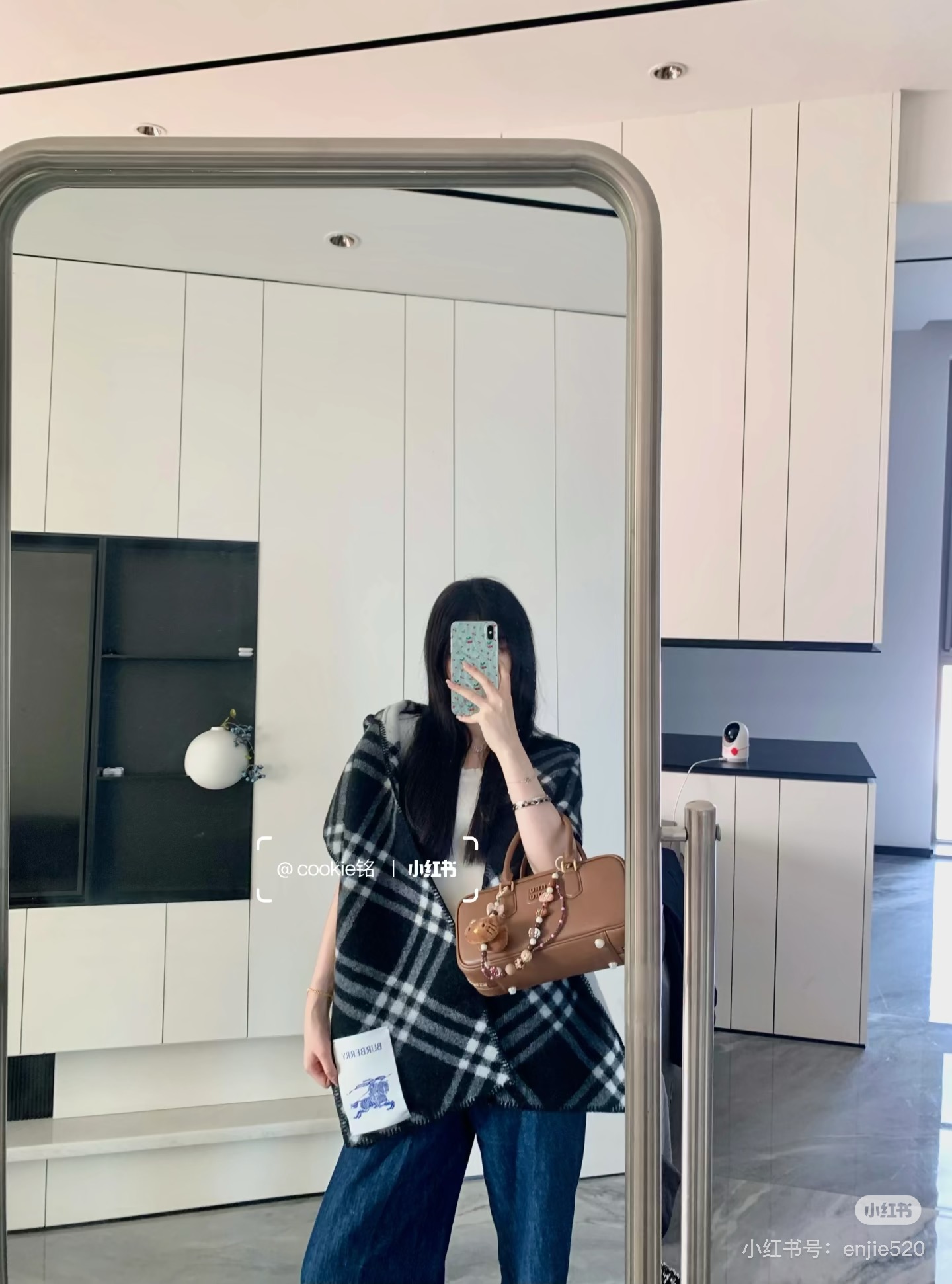 高品质出货 👍。好卖🎁冬天的尾巴黑马围巾全智贤同款巴宝莉格纹帽子羔毛围巾上架秒空！100%羊绒 ！尺寸：