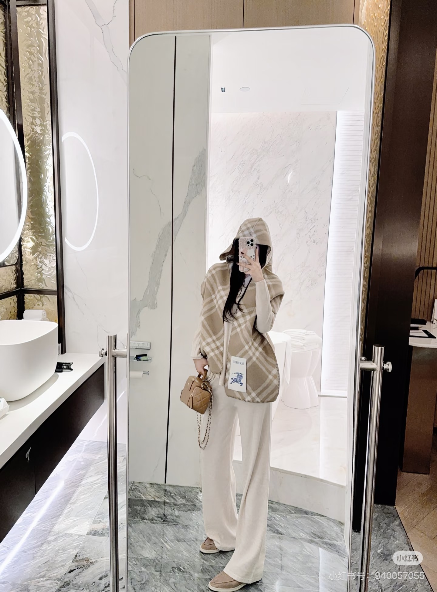 高品质出货 👍。好卖🎁冬天的尾巴黑马围巾全智贤同款巴宝莉格纹帽子羔毛围巾上架秒空！100%羊绒 ！尺寸：