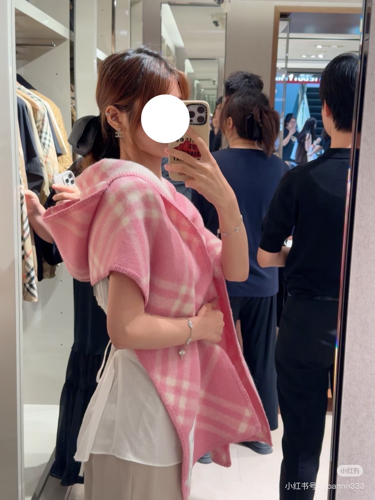 高品质出货 👍。好卖🎁冬天的尾巴黑马围巾全智贤同款巴宝莉格纹帽子羔毛围巾上架秒空！100%羊绒 ！尺寸：