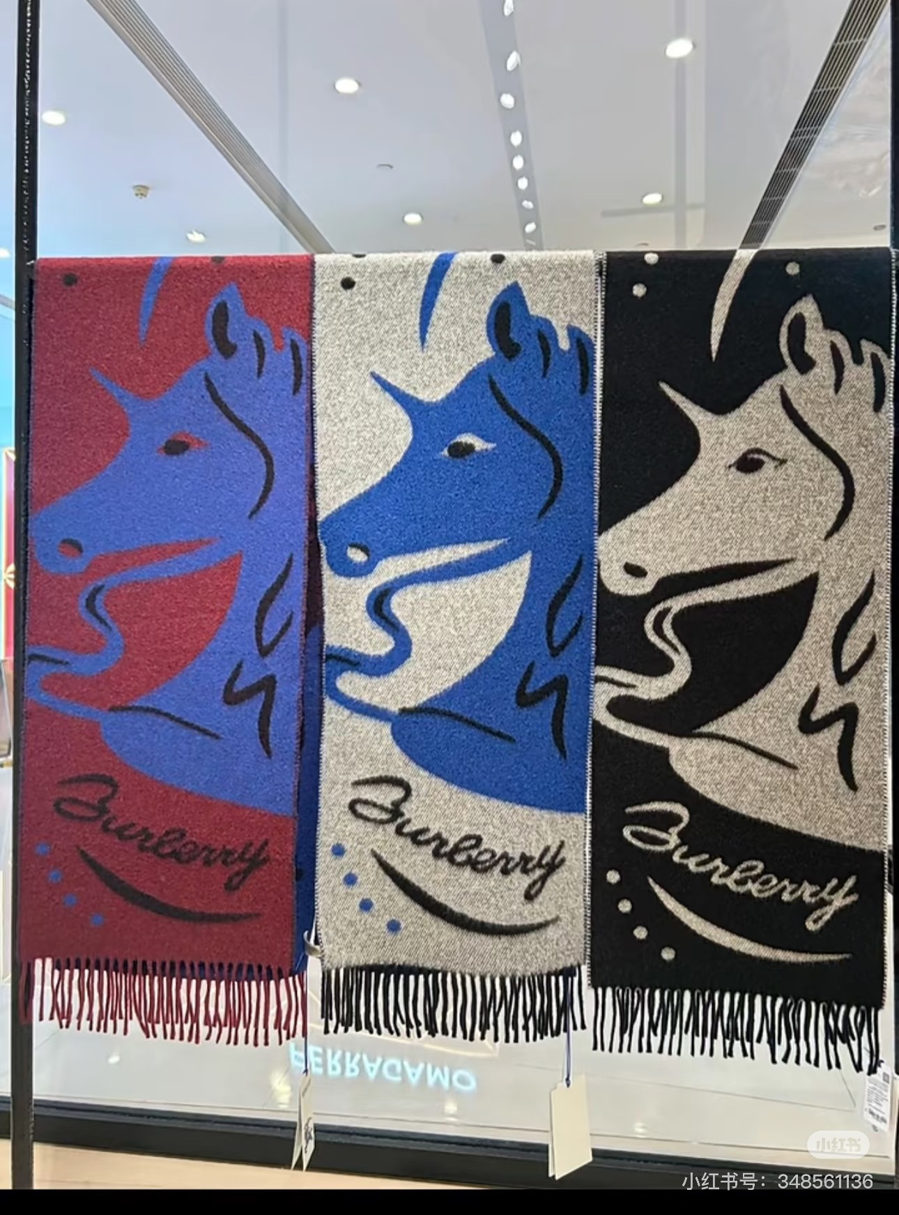 流苏黑白；低调的奢侈感❗️极品柔美精英高手级别的时髦感围巾❗️这款Burberry羊绒围巾，越看越爱，越