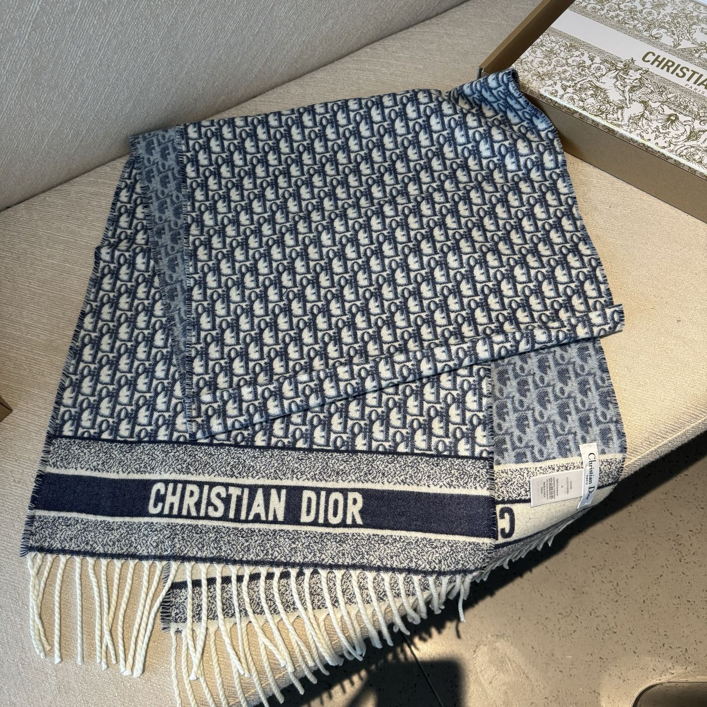 爆款到货 ‼️超级推荐️ 【DIOR 迪奥】 爆款😍！专柜最新款式 双面羊绒 超百搭！超显气质！！大爱😘