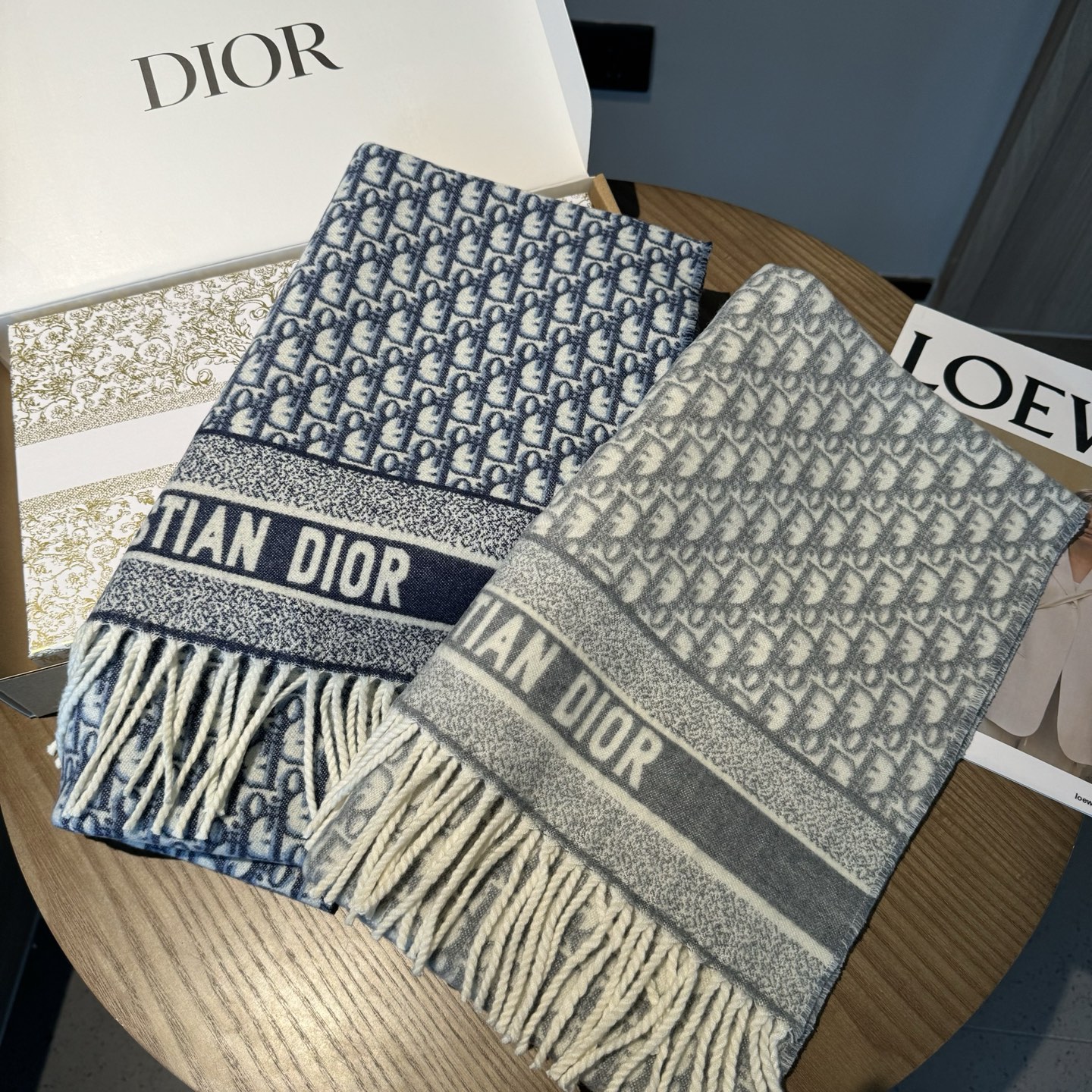 爆款到货 ‼️超级推荐️ 【DIOR 迪奥】 爆款😍！专柜最新款式 双面羊绒 超百搭！超显气质！！大爱😘