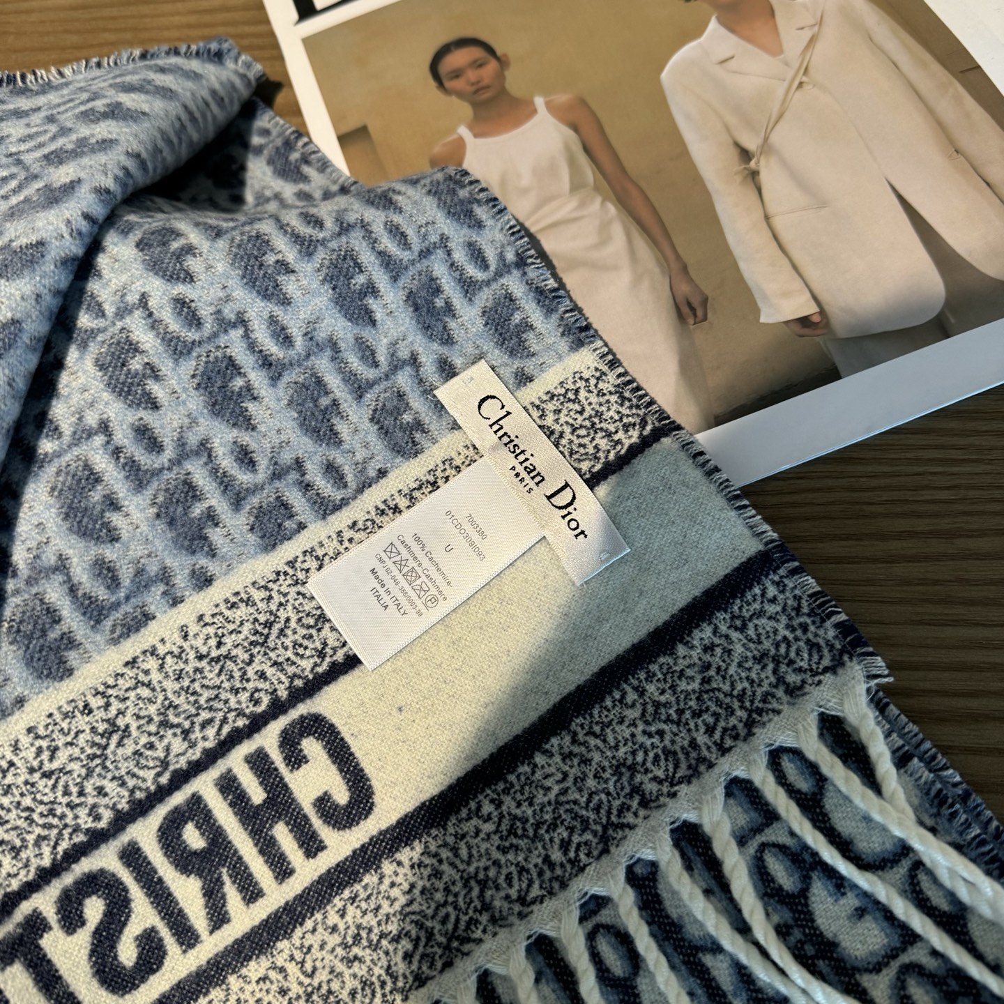 爆款到货 ‼️超级推荐️ 【DIOR 迪奥】 爆款😍！专柜最新款式 双面羊绒 超百搭！超显气质！！大爱😘