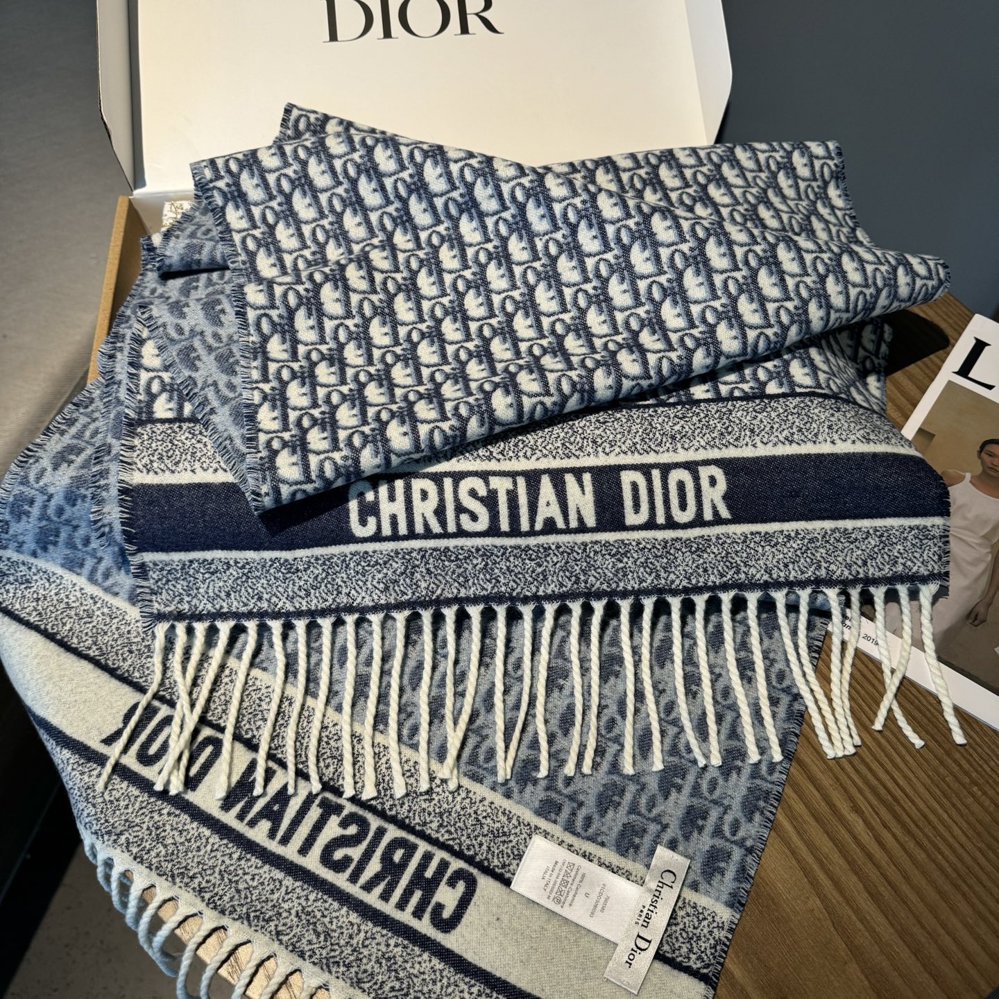 爆款到货 ‼️超级推荐️ 【DIOR 迪奥】 爆款😍！专柜最新款式 双面羊绒 超百搭！超显气质！！大爱😘