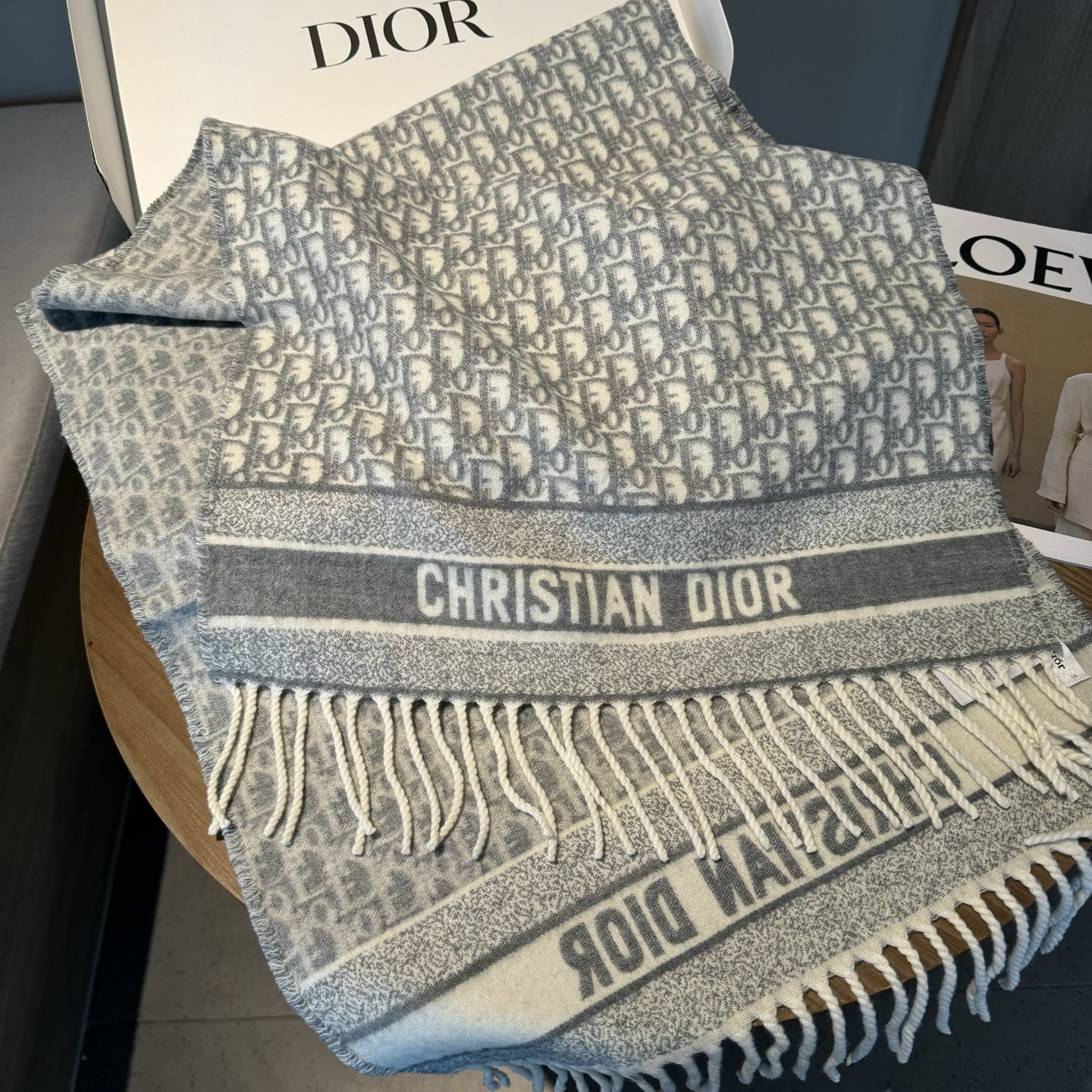 爆款到货 ‼️超级推荐️ 【DIOR 迪奥】 爆款😍！专柜最新款式 双面羊绒 超百搭！超显气质！！大爱😘