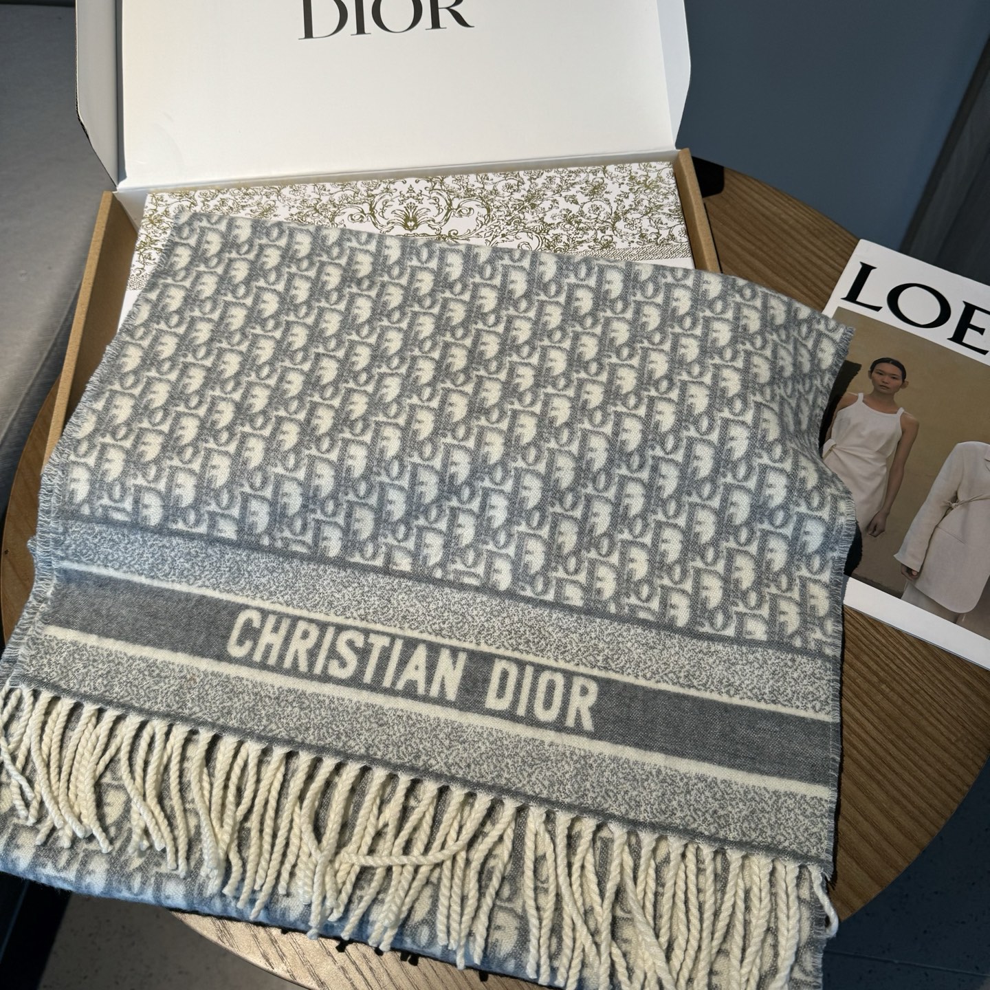 爆款到货 ‼️超级推荐️ 【DIOR 迪奥】 爆款😍！专柜最新款式 双面羊绒 超百搭！超显气质！！大爱😘