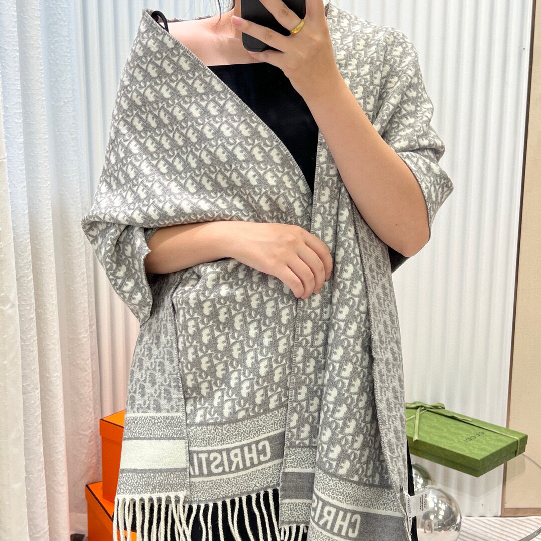 爆款到货 ‼️超级推荐️ 【DIOR 迪奥】 爆款😍！专柜最新款式 双面羊绒 超百搭！超显气质！！大爱😘