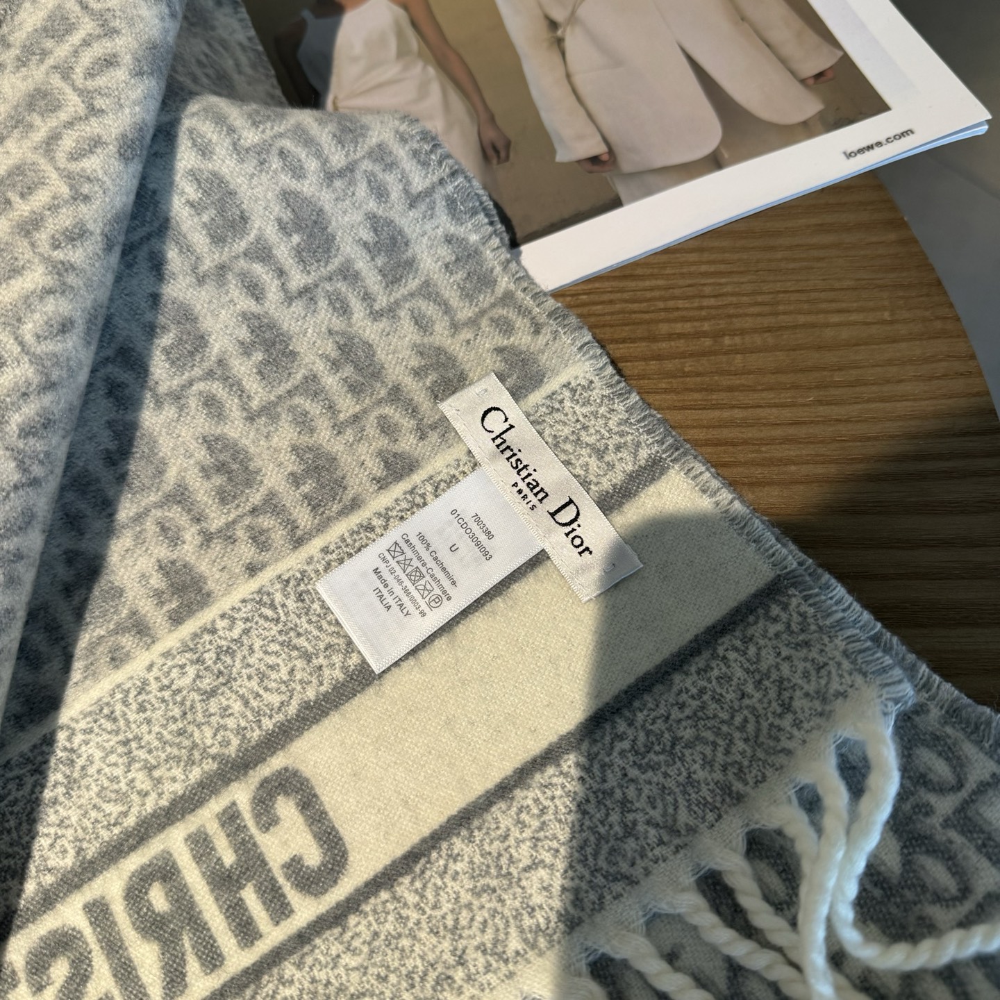爆款到货 ‼️超级推荐️ 【DIOR 迪奥】 爆款😍！专柜最新款式 双面羊绒 超百搭！超显气质！！大爱😘