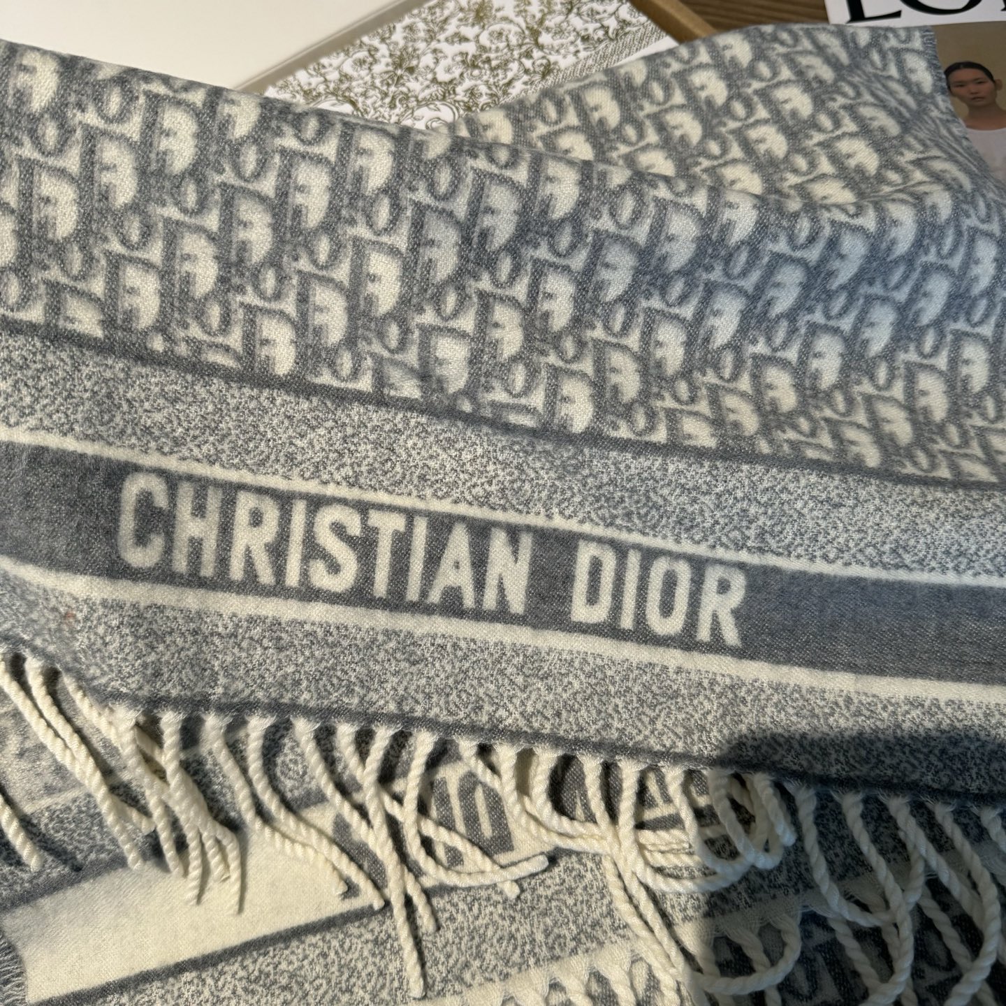 爆款到货 ‼️超级推荐️ 【DIOR 迪奥】 爆款😍！专柜最新款式 双面羊绒 超百搭！超显气质！！大爱😘