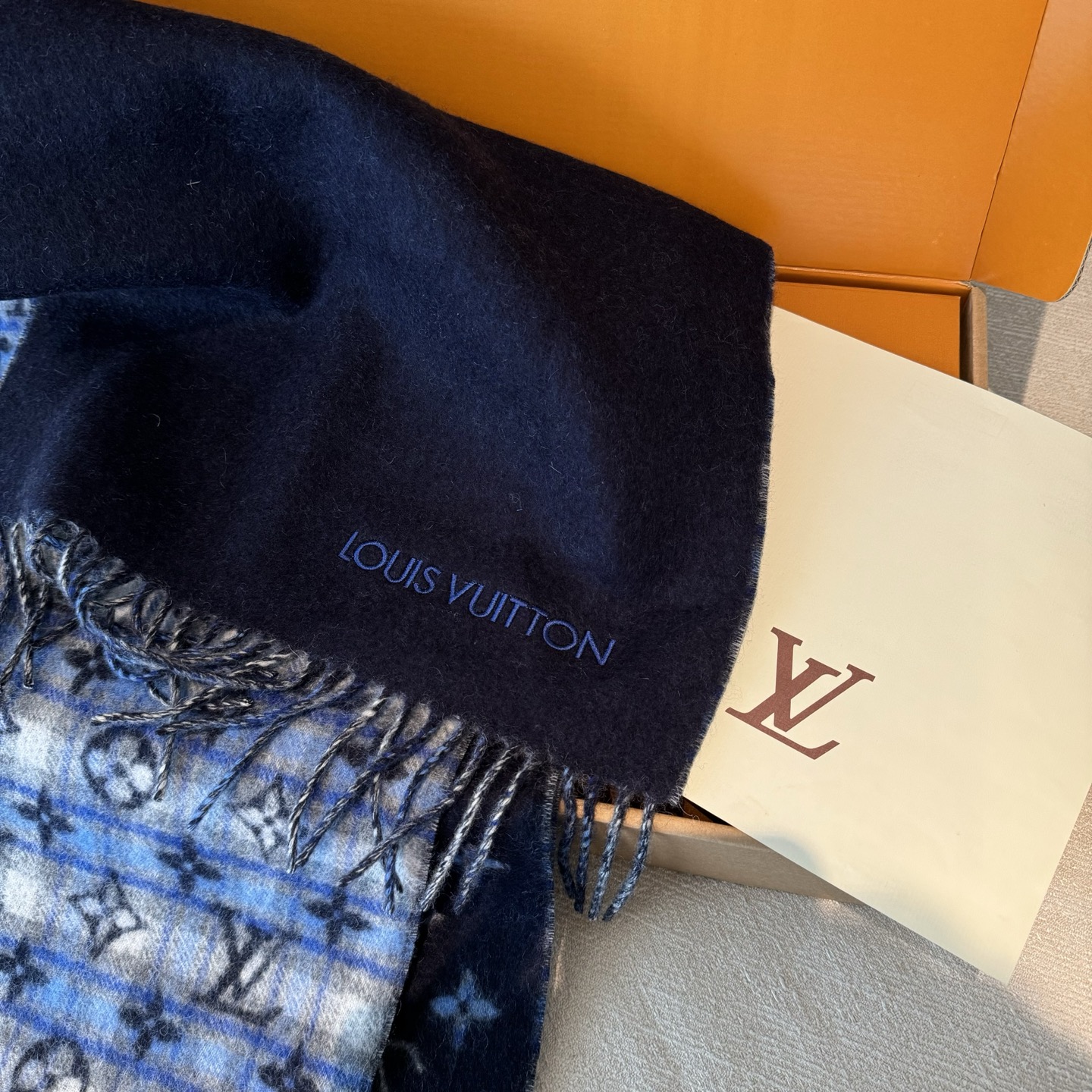 🆕LOUIS VUITTON · 路易威登❗️驴家的男款围巾就且买且珍惜吧 - 男款真的很少，一年也就出