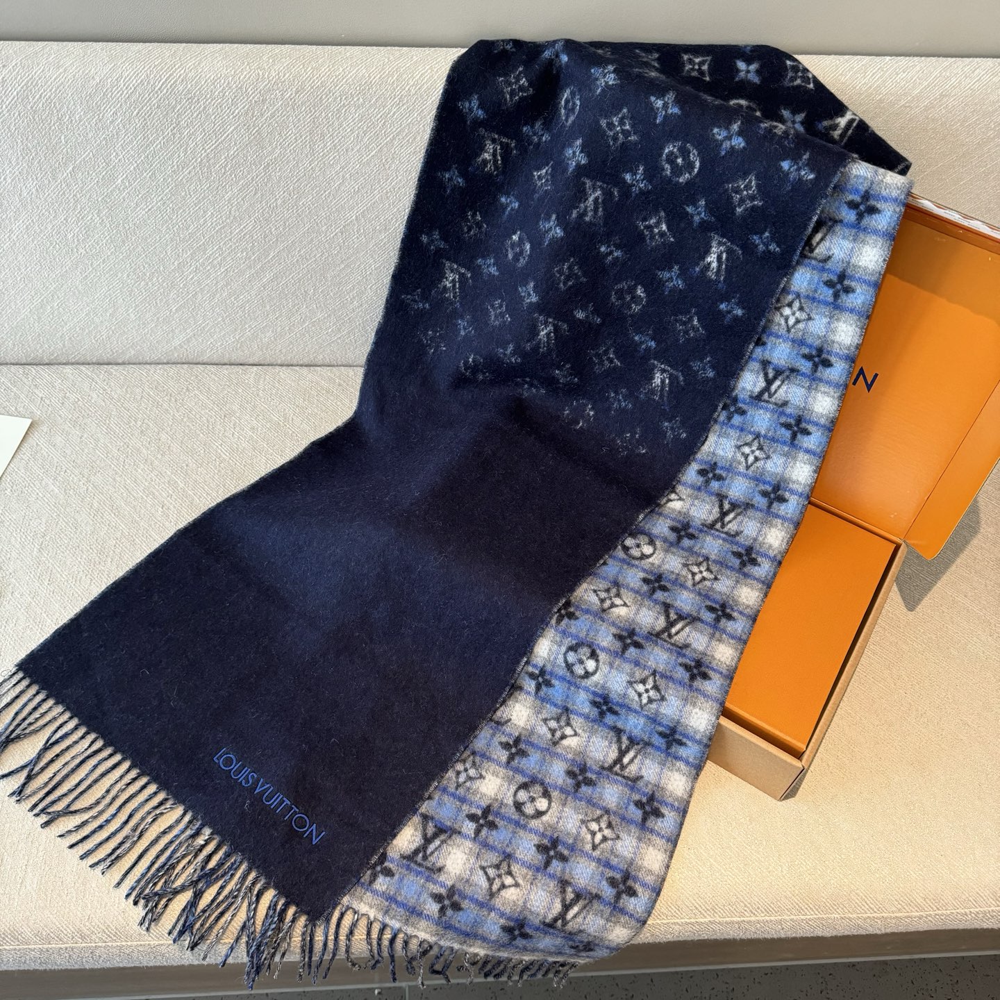 🆕LOUIS VUITTON · 路易威登❗️驴家的男款围巾就且买且珍惜吧 - 男款真的很少，一年也就出