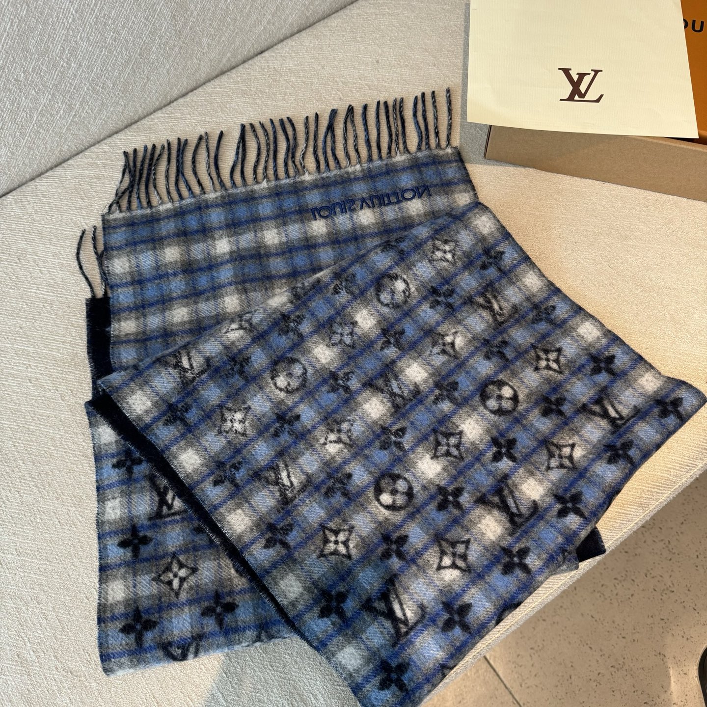 🆕LOUIS VUITTON · 路易威登❗️驴家的男款围巾就且买且珍惜吧 - 男款真的很少，一年也就出