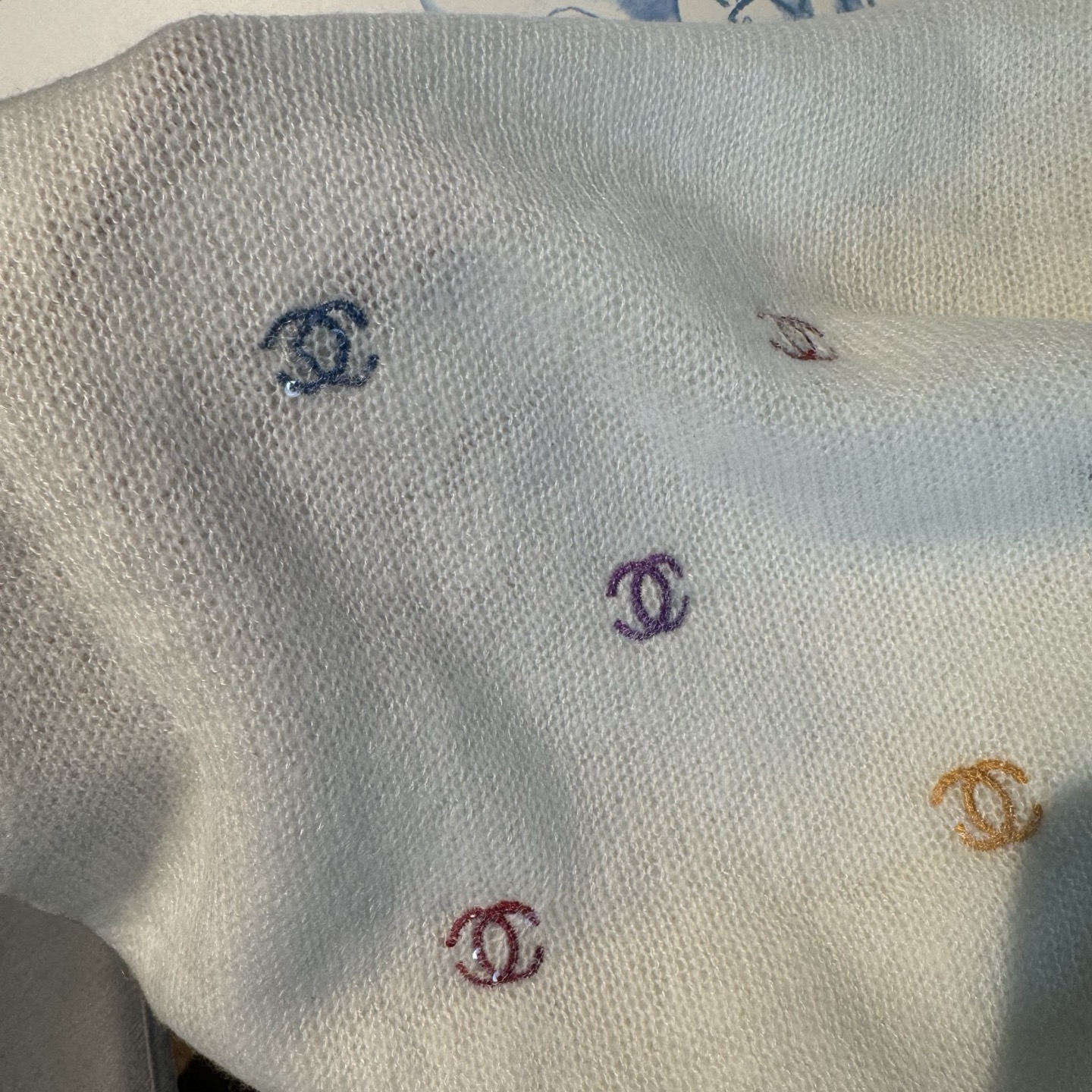 𝐂𝐡𝐚𝐧𝐞𝐥 𝟐4𝐚 珠片系列· 爆款超🔥米白多彩LOGO成份 60%山羊绒 40%桑蚕丝🌟 原单代购级