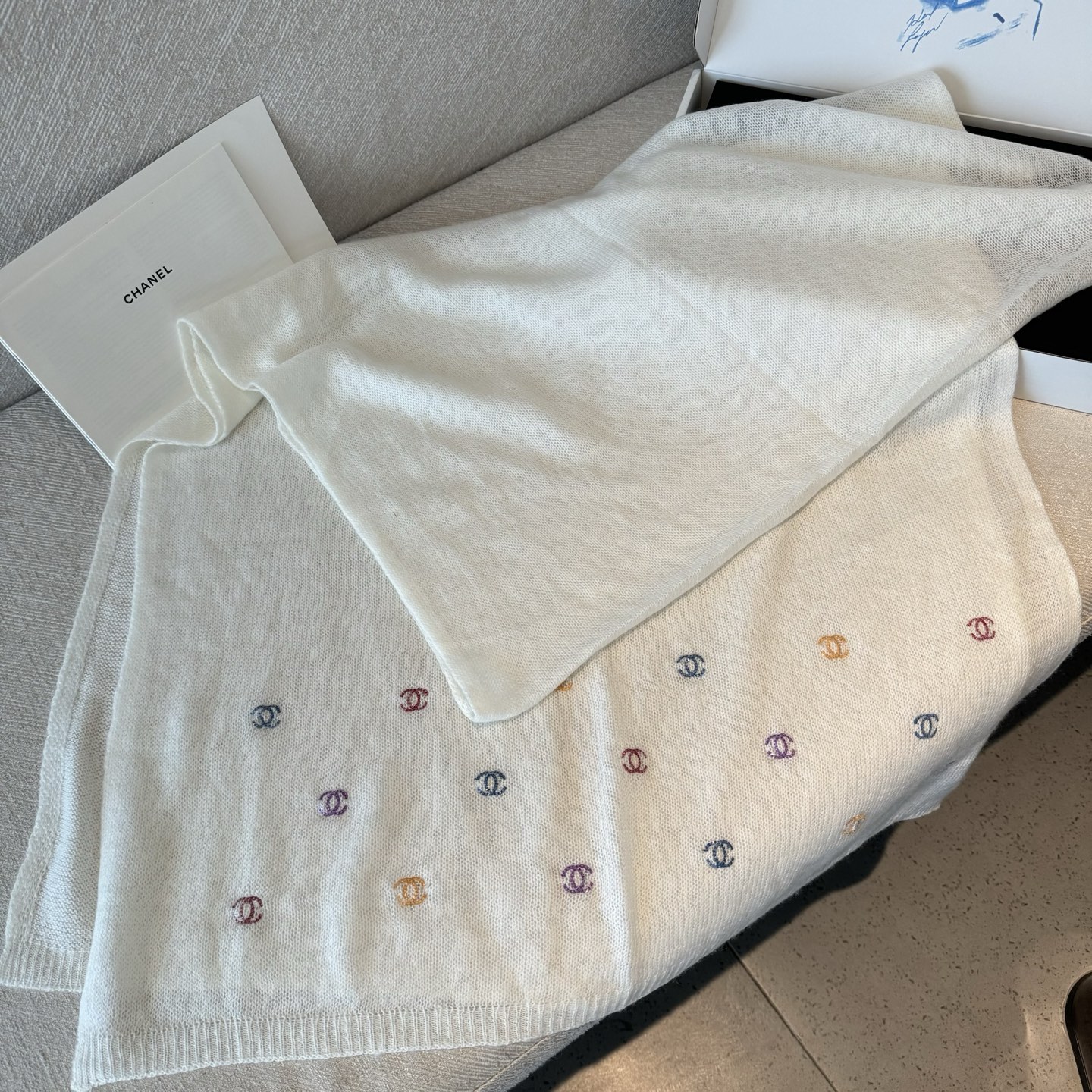 𝐂𝐡𝐚𝐧𝐞𝐥 𝟐4𝐚 珠片系列· 爆款超🔥米白多彩LOGO成份 60%山羊绒 40%桑蚕丝🌟 原单代购级