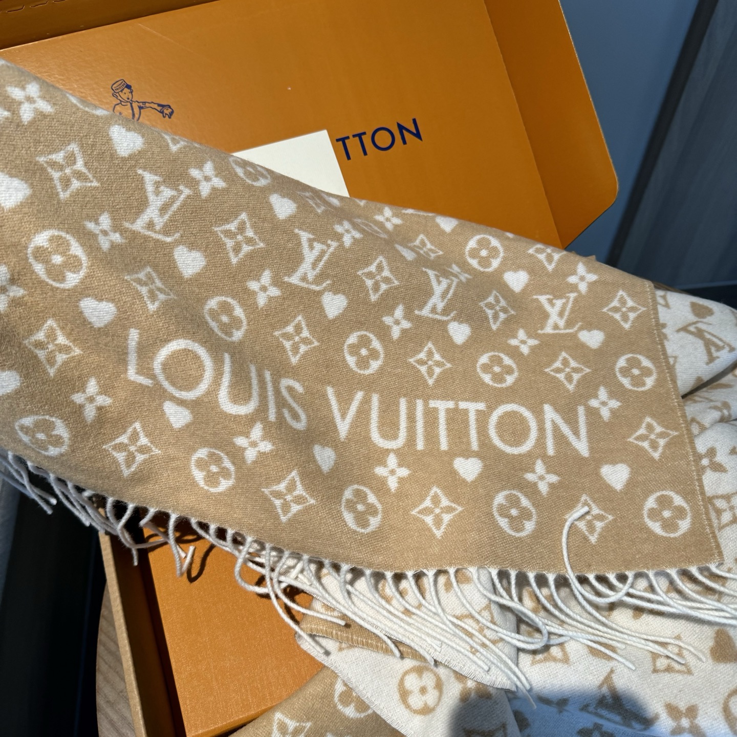 Lv高端版本上线 😍 各大网红明星同款Louis Vuitton 渠道独家特供大驴专柜款限定系列羊绒围巾