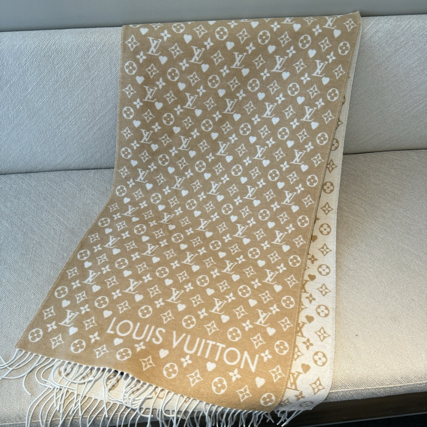 Lv高端版本上线 😍 各大网红明星同款Louis Vuitton 渠道独家特供大驴专柜款限定系列羊绒围巾