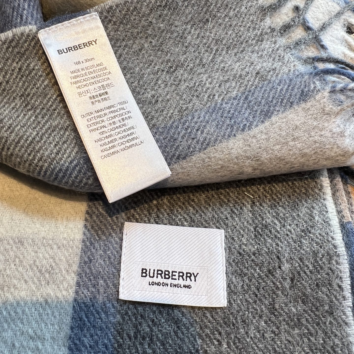 🆕Burberry · 巴宝莉格子围巾❗️男士福利 好看的要疯掉了，太有型太有魅力了❗️❗️非常斯文时尚