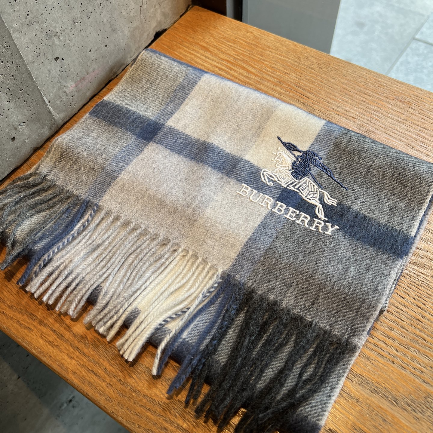 🆕Burberry · 巴宝莉格子围巾❗️男士福利 好看的要疯掉了，太有型太有魅力了❗️❗️非常斯文时尚