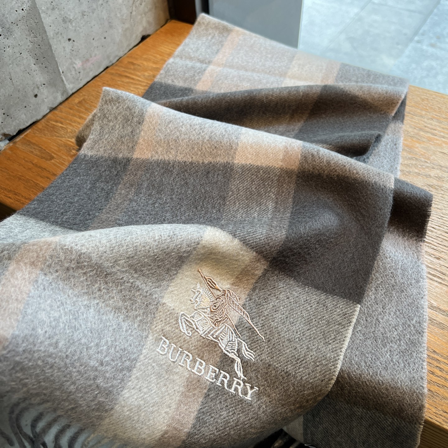 🆕Burberry · 巴宝莉格子围巾❗️男士福利 好看的要疯掉了，太有型太有魅力了❗️❗️非常斯文时尚