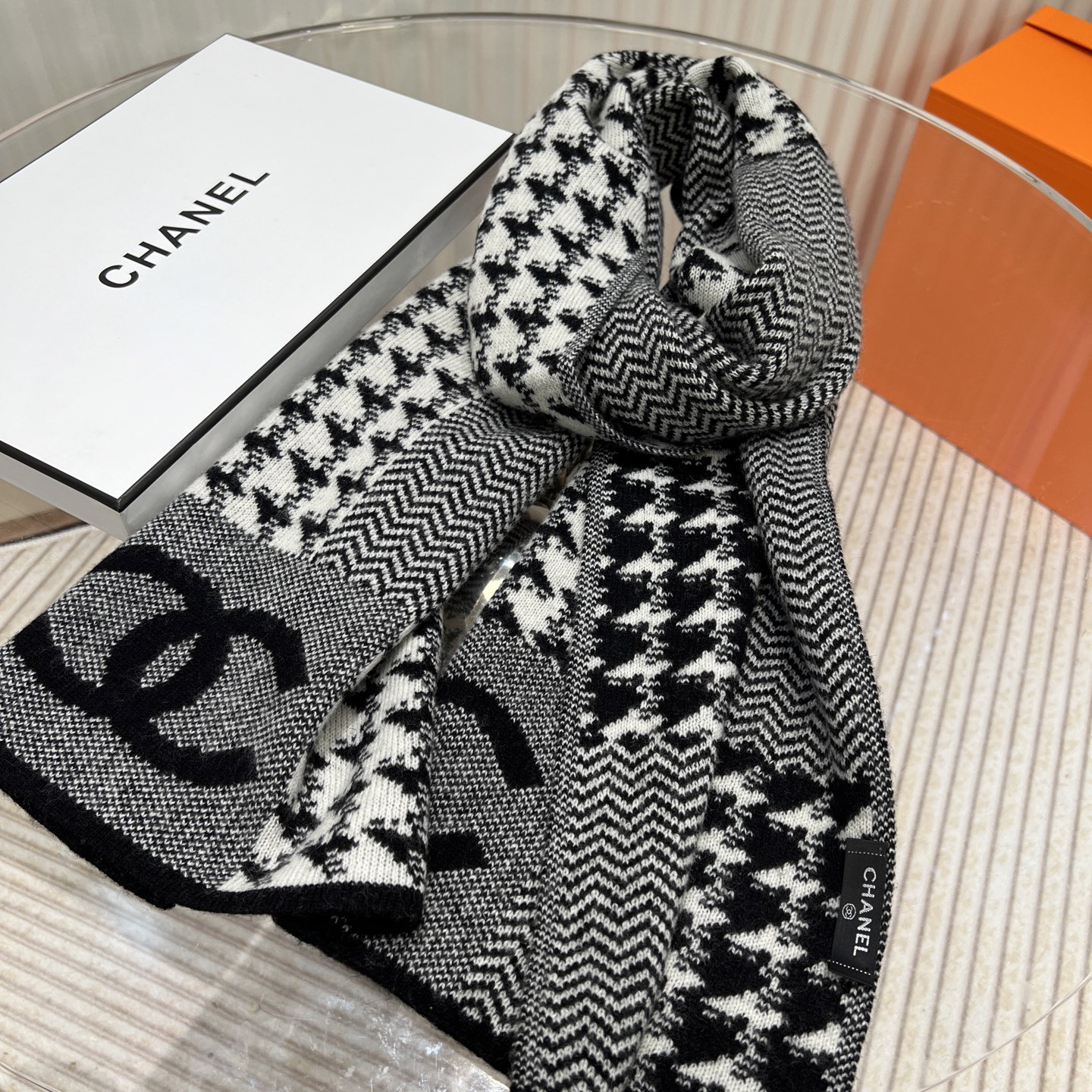 CHANEL羊绒长巾👏💙顶级原单正品旷世绝美，小香千鸟格羊绒围巾，顶级高端货👼【绝对值得珍藏👍】👏香奈儿