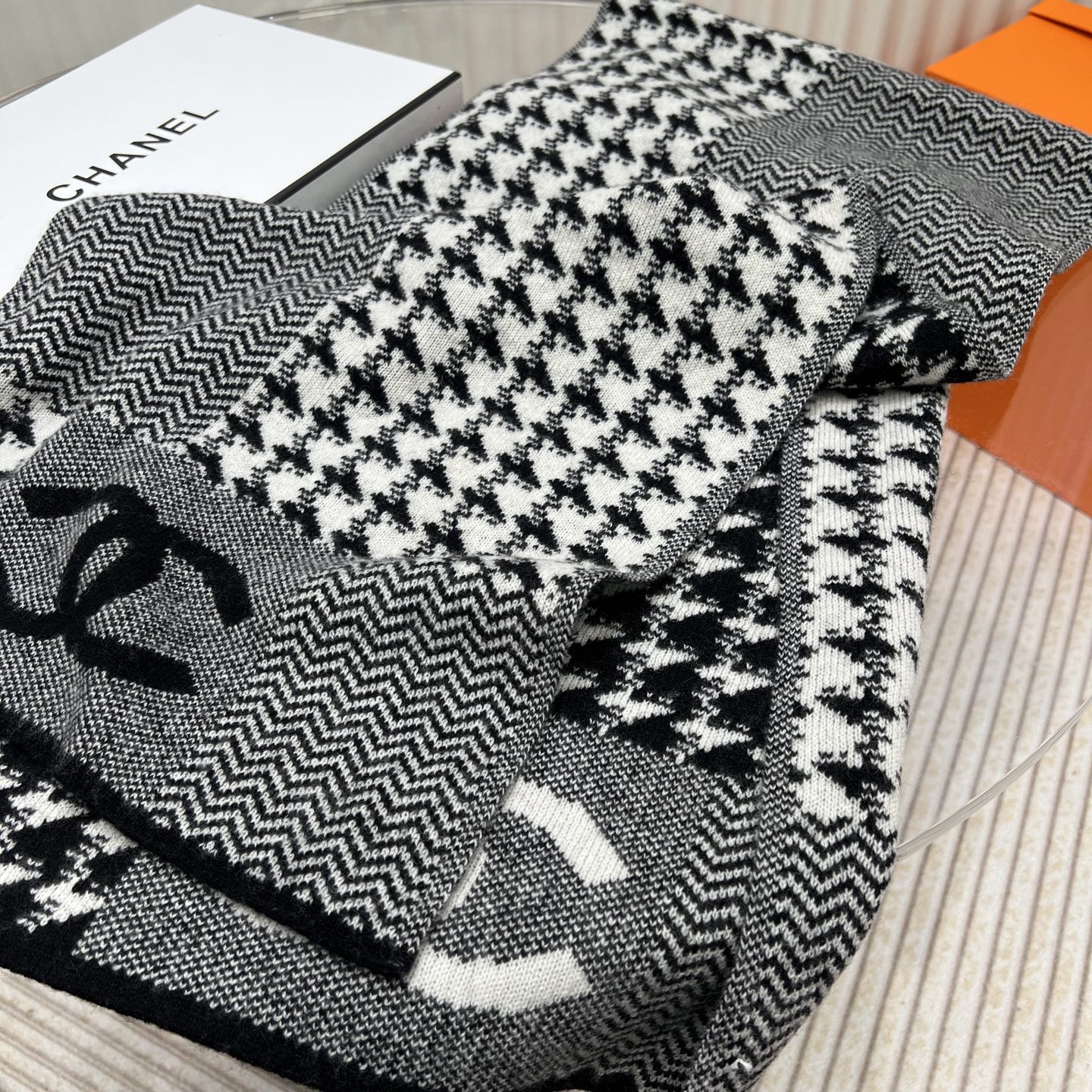 CHANEL羊绒长巾👏💙顶级原单正品旷世绝美，小香千鸟格羊绒围巾，顶级高端货👼【绝对值得珍藏👍】👏香奈儿