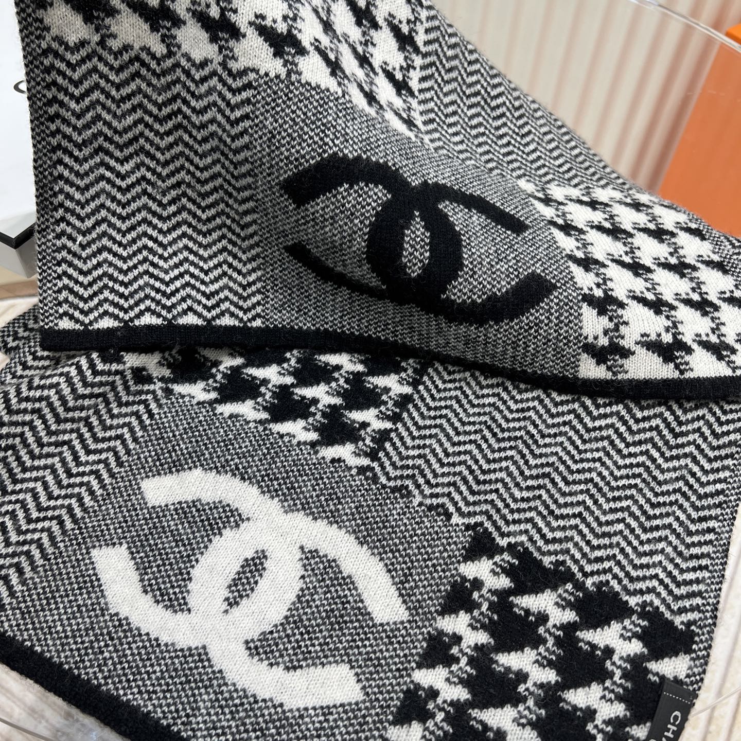 CHANEL羊绒长巾👏💙顶级原单正品旷世绝美，小香千鸟格羊绒围巾，顶级高端货👼【绝对值得珍藏👍】👏香奈儿