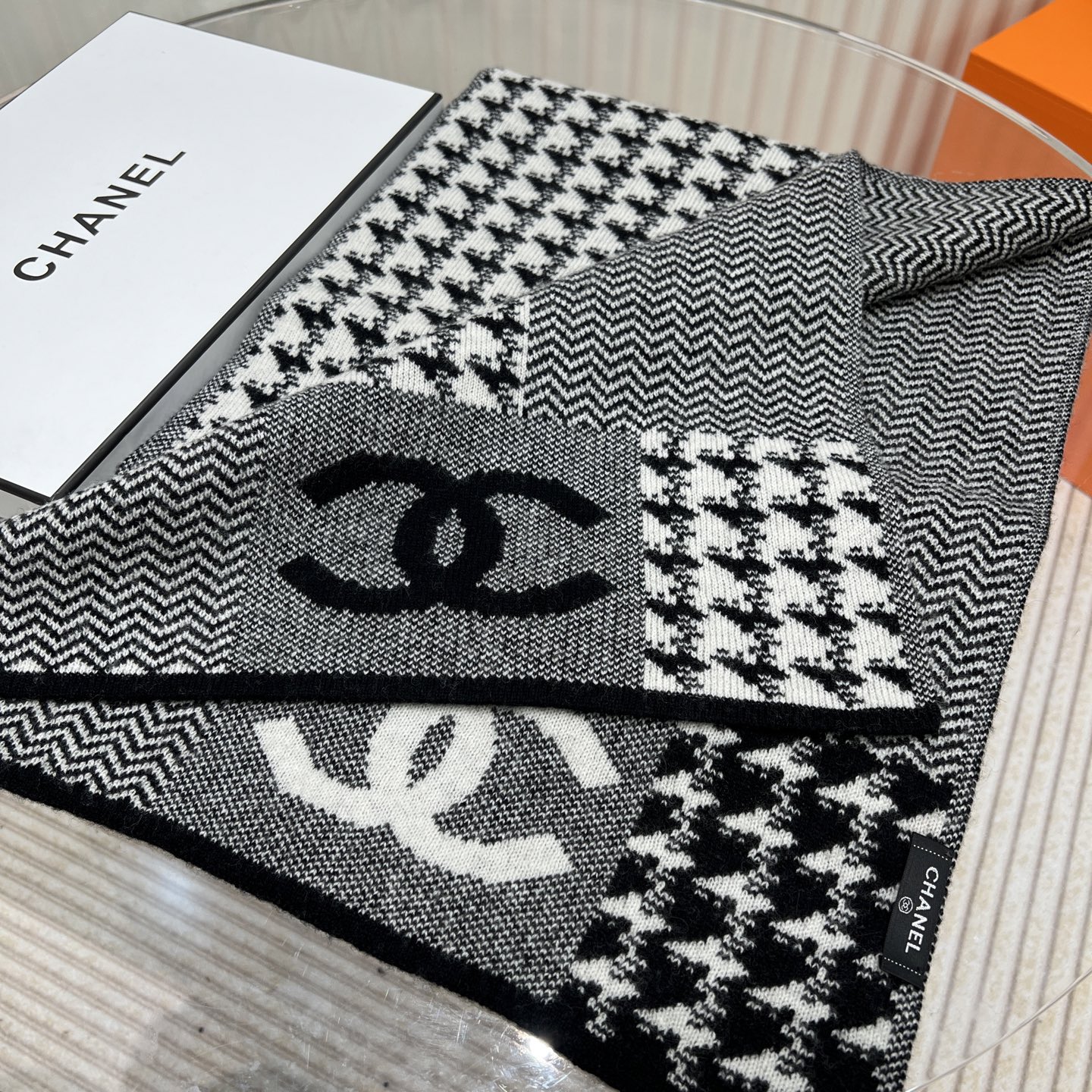 CHANEL羊绒长巾👏💙顶级原单正品旷世绝美，小香千鸟格羊绒围巾，顶级高端货👼【绝对值得珍藏👍】👏香奈儿