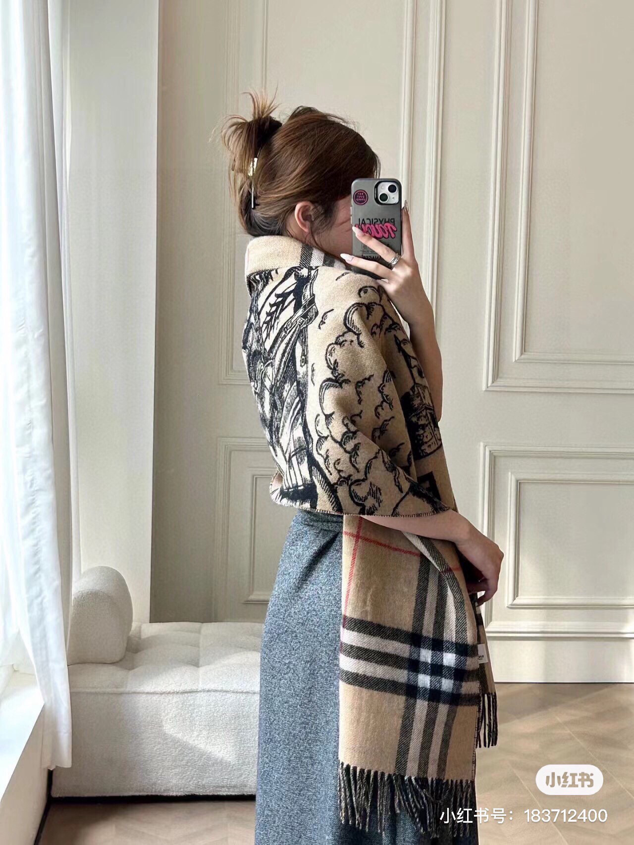 爆款，Bur战马骑士双面披肩，各种好看，被誉为Burberry今年最美的款，最经典的提花战马徽标➕最美的