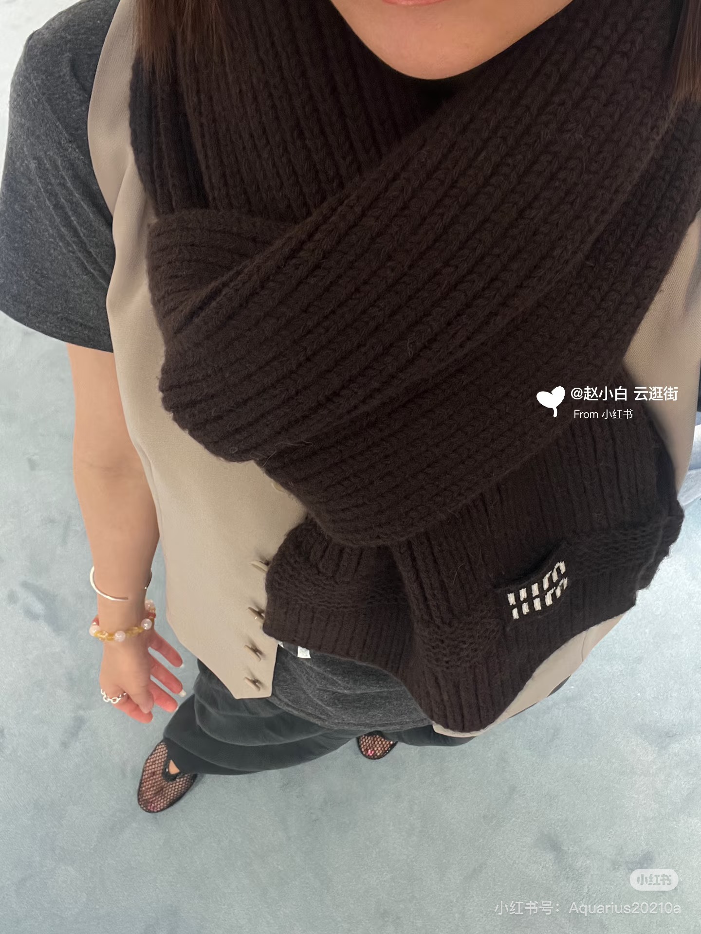 miumiu男女同款 又保暖又有质感的羊绒围巾，温暖一整个冬天，毛茸茸的好温暖，秋冬氛围感拉满，高级又好