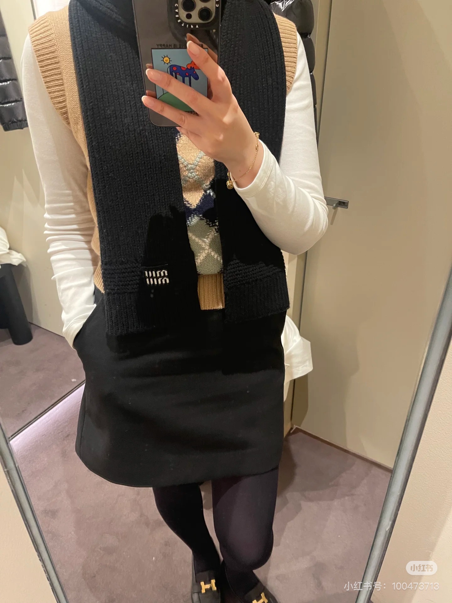 miumiu男女同款 又保暖又有质感的羊绒围巾，温暖一整个冬天，毛茸茸的好温暖，秋冬氛围感拉满，高级又好