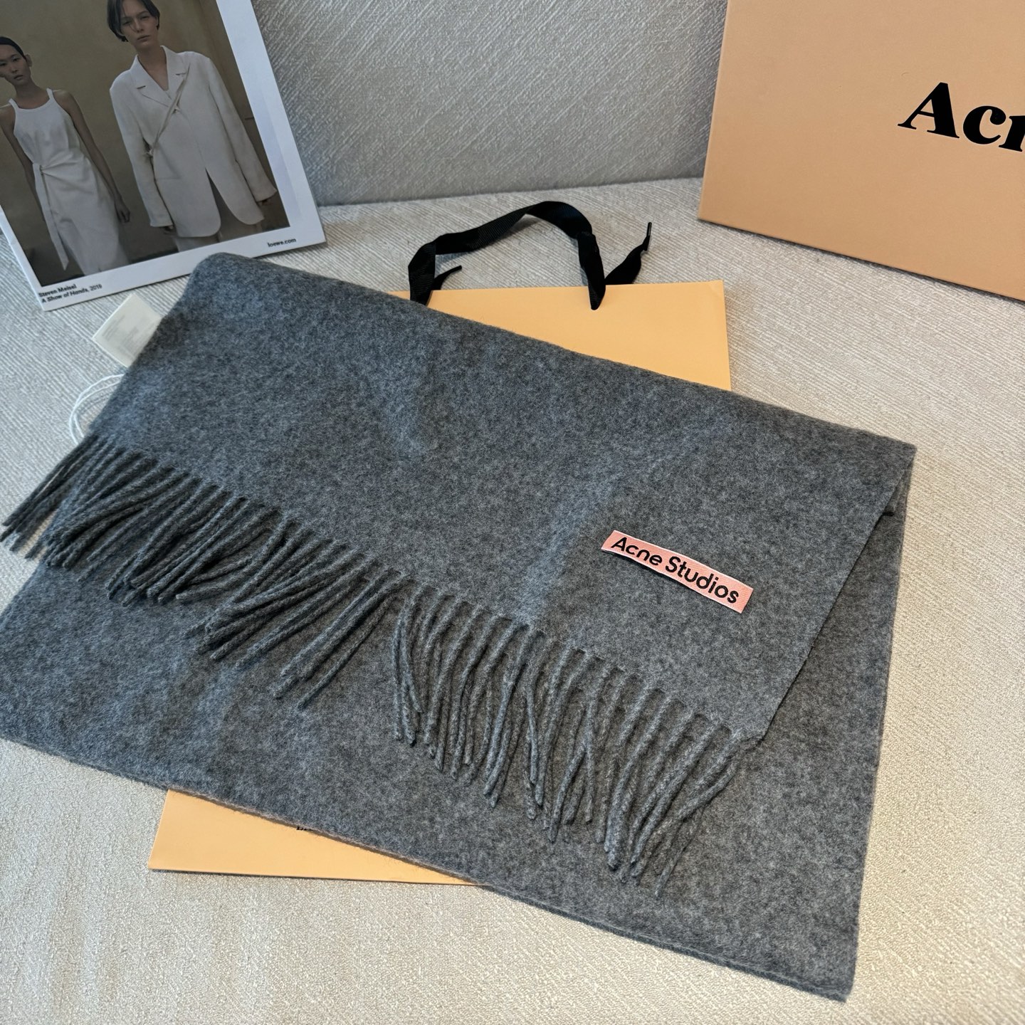 Acne 主打的系列~今年这个真是红啊~时髦气质的代名词‼️♥️自带高级气场‼️软软糯糯厚实温暖‼️再来