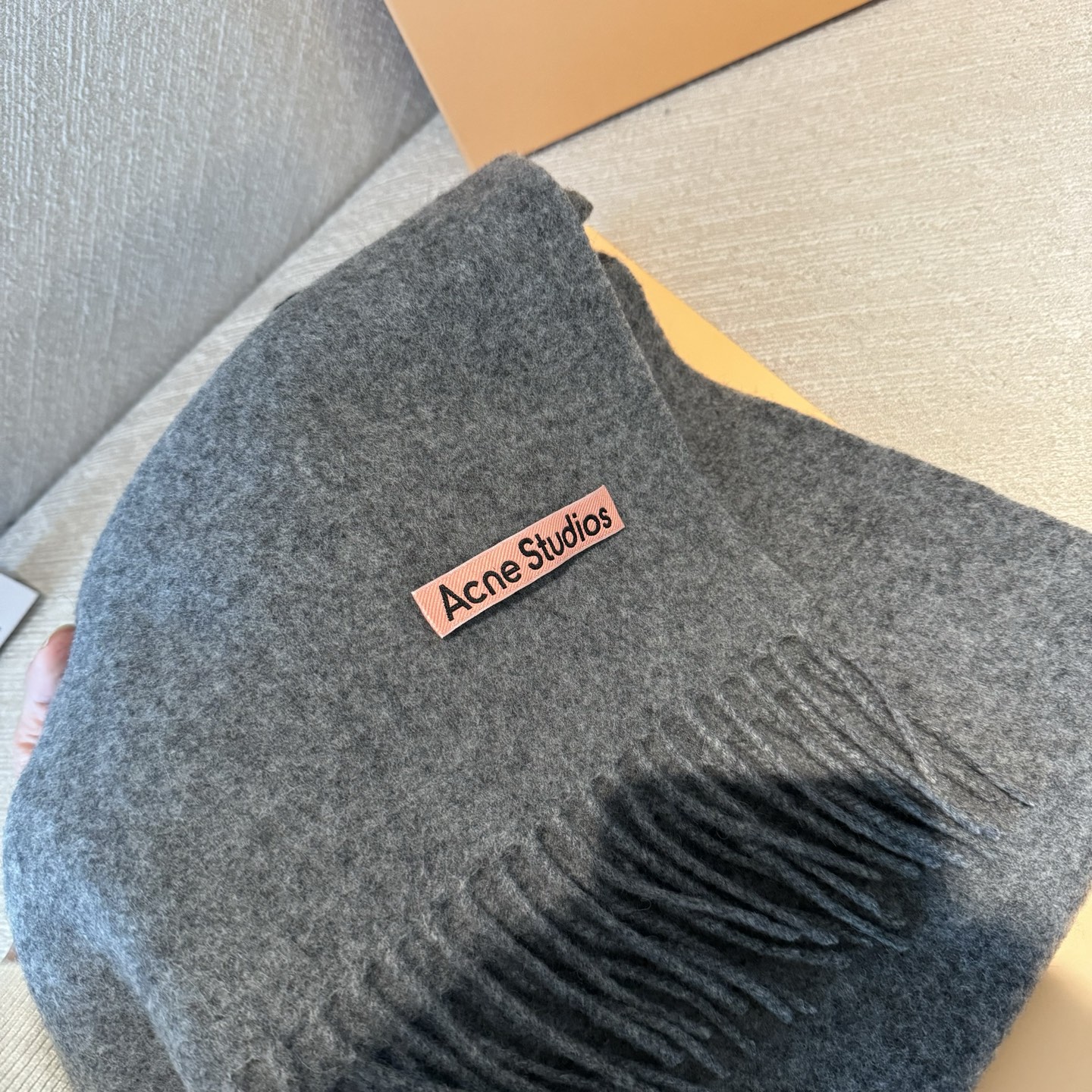 Acne 主打的系列~今年这个真是红啊~时髦气质的代名词‼️♥️自带高级气场‼️软软糯糯厚实温暖‼️再来