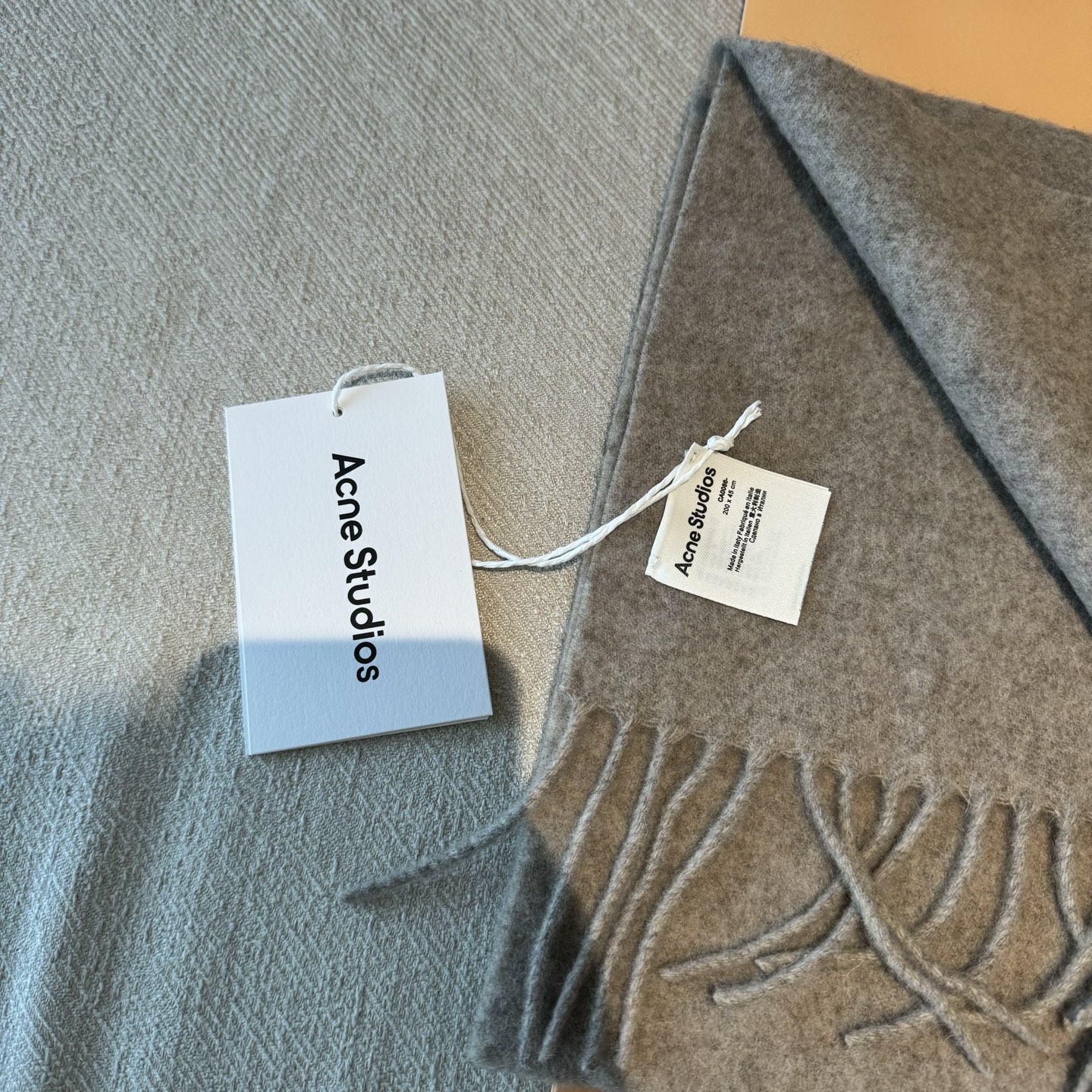 Acne 主打的系列~今年这个真是红啊~时髦气质的代名词‼️♥️自带高级气场‼️软软糯糯厚实温暖‼️再来