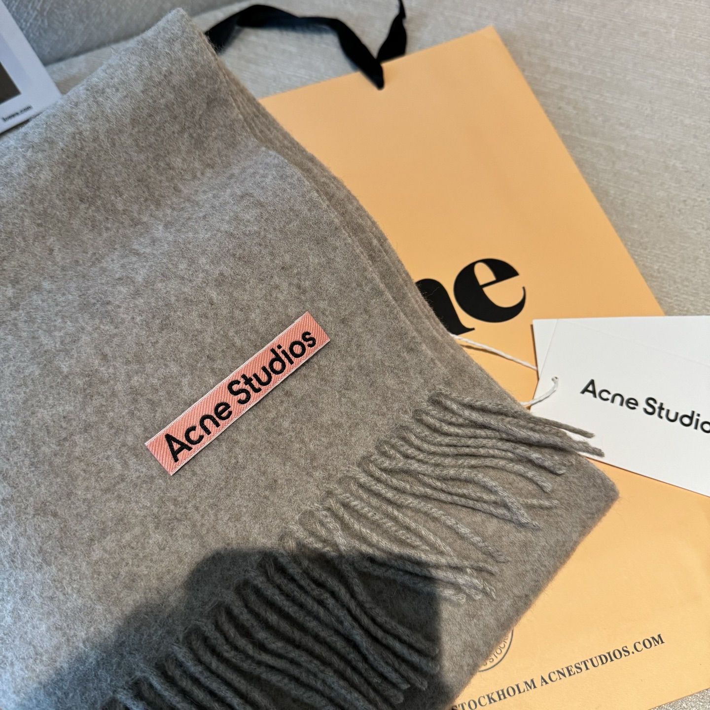 Acne 主打的系列~今年这个真是红啊~时髦气质的代名词‼️♥️自带高级气场‼️软软糯糯厚实温暖‼️再来