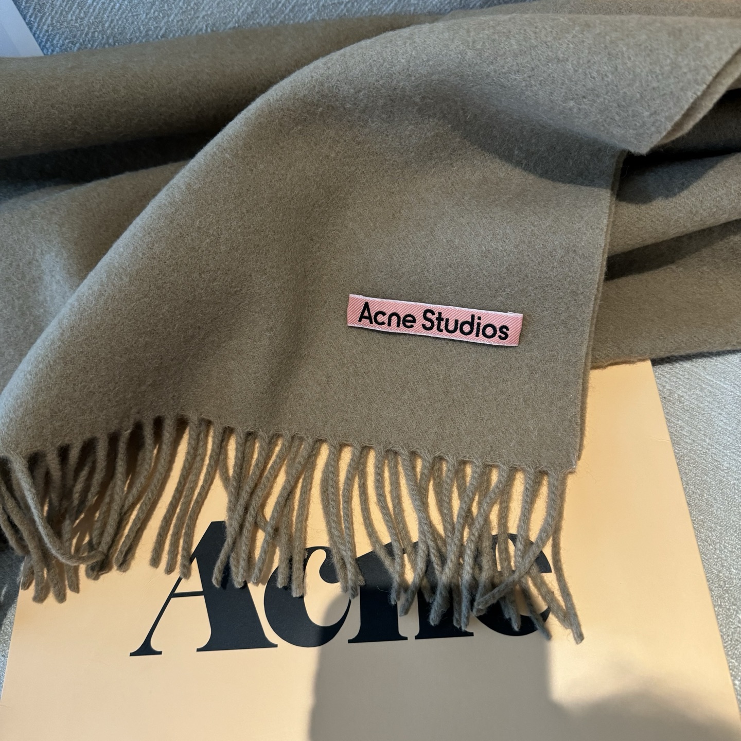 Acne 主打的系列~今年这个真是红啊~时髦气质的代名词‼️♥️自带高级气场‼️软软糯糯厚实温暖‼️再来