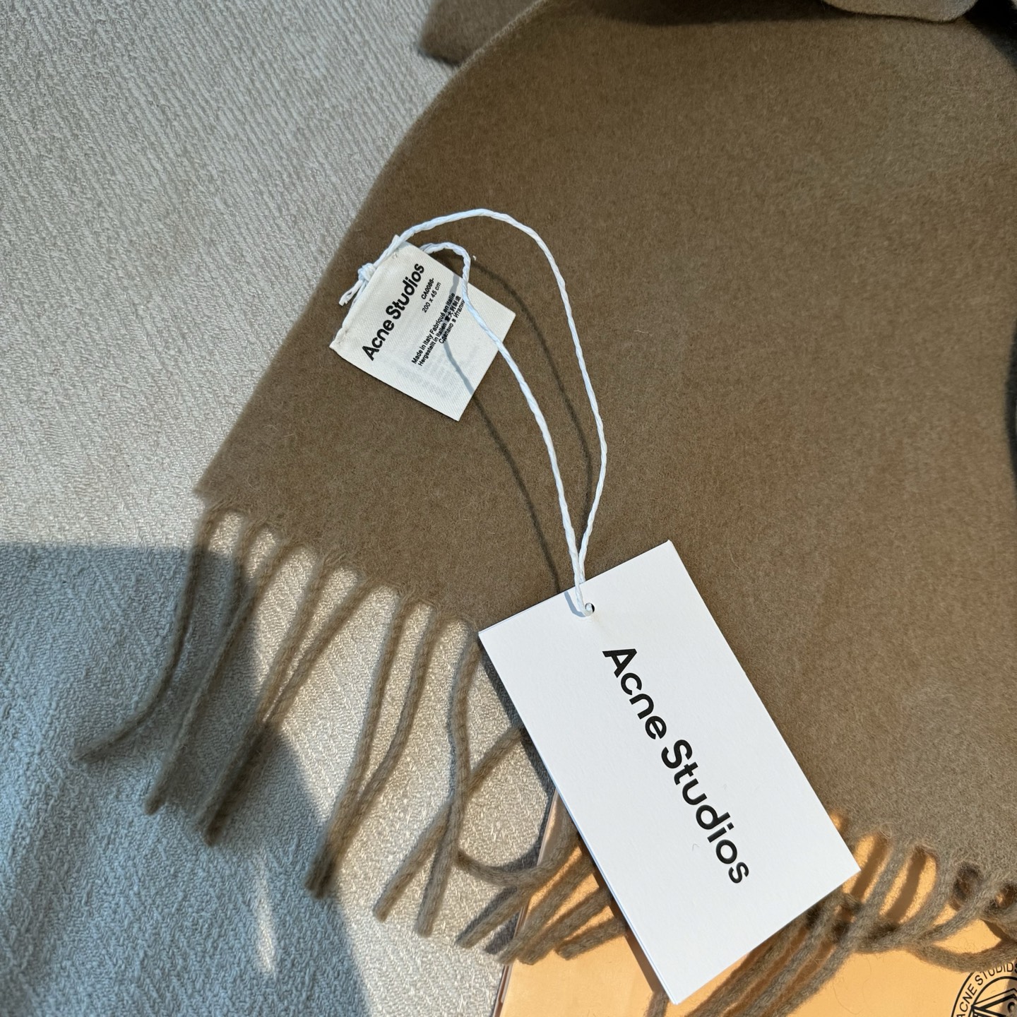 Acne 主打的系列~今年这个真是红啊~时髦气质的代名词‼️♥️自带高级气场‼️软软糯糯厚实温暖‼️再来