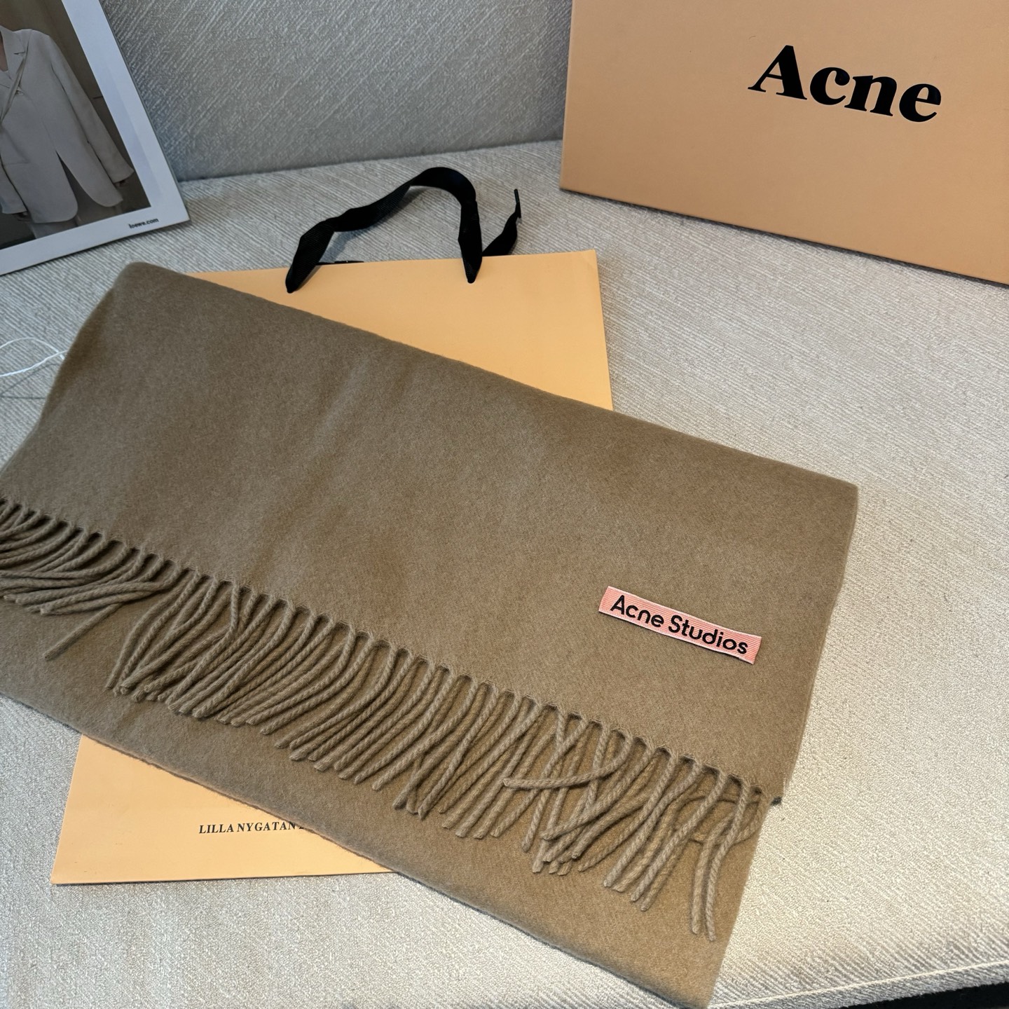 Acne 主打的系列~今年这个真是红啊~时髦气质的代名词‼️♥️自带高级气场‼️软软糯糯厚实温暖‼️再来