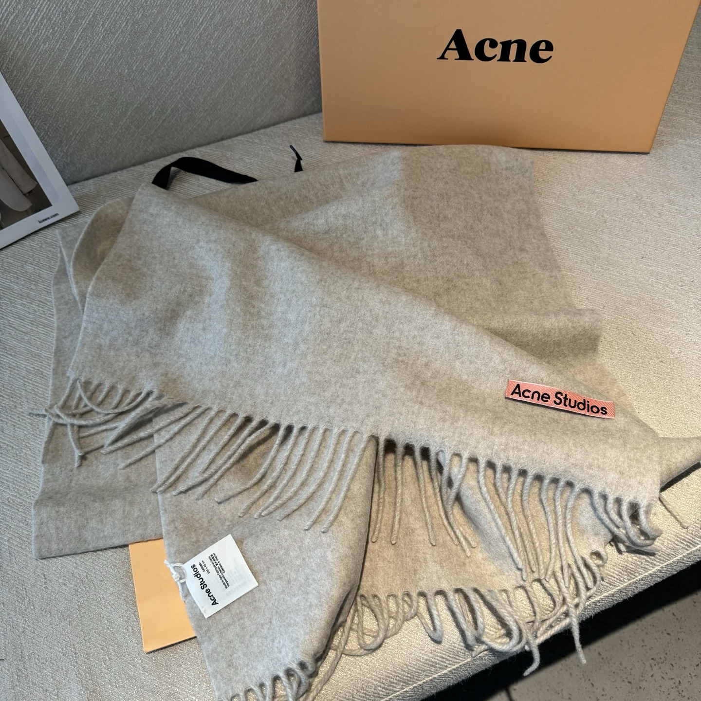 Acne 主打的系列~今年这个真是红啊~时髦气质的代名词‼️♥️自带高级气场‼️软软糯糯厚实温暖‼️再来