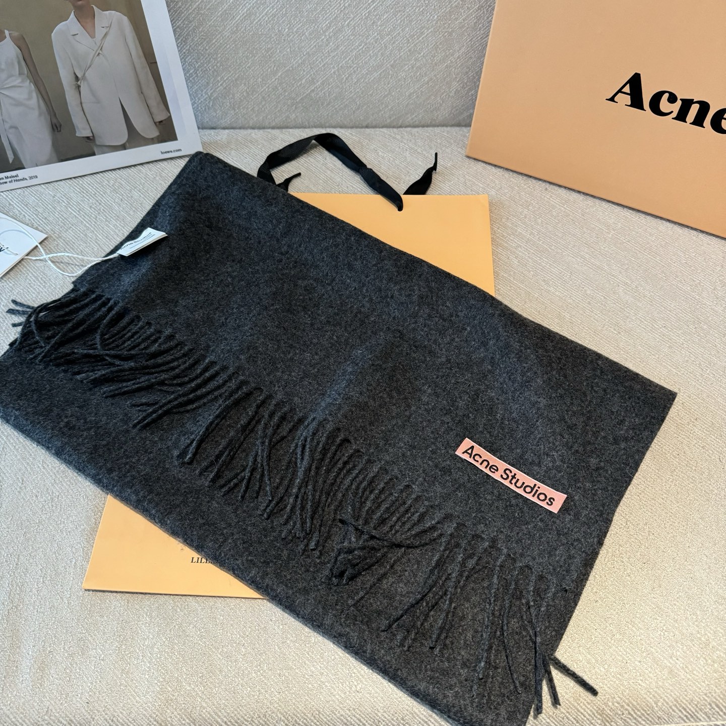 Acne 主打的系列~今年这个真是红啊~时髦气质的代名词‼️♥️自带高级气场‼️软软糯糯厚实温暖‼️再来