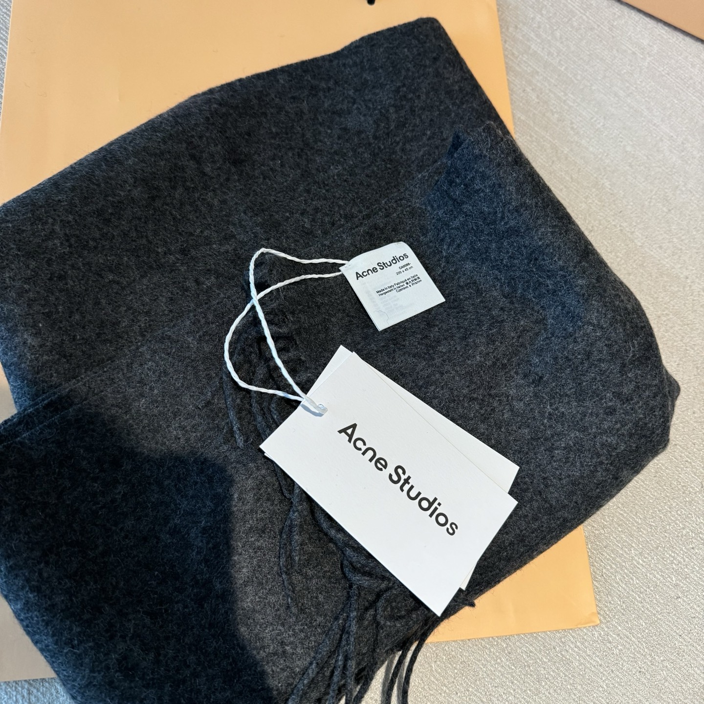 Acne 主打的系列~今年这个真是红啊~时髦气质的代名词‼️♥️自带高级气场‼️软软糯糯厚实温暖‼️再来