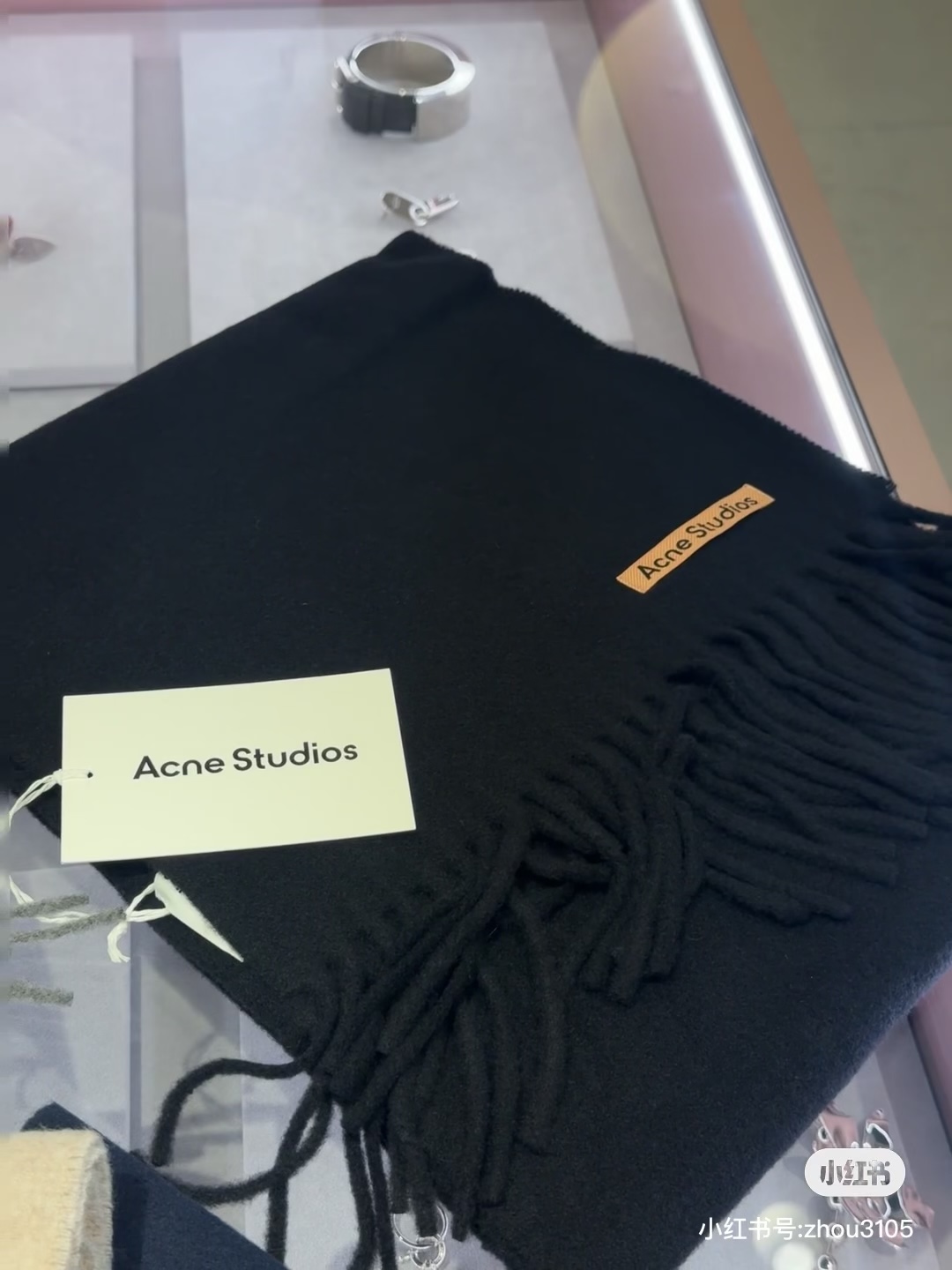 Acne 主打的系列~今年这个真是红啊~时髦气质的代名词‼️♥️自带高级气场‼️软软糯糯厚实温暖‼️再来