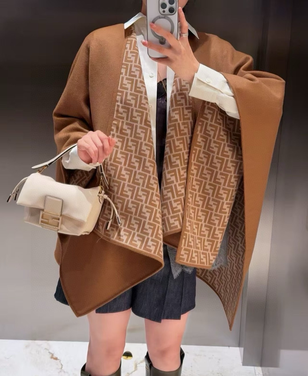 Fendi Fendi斗篷双面提花羊绒披肩｜奢雅双色，自在型格