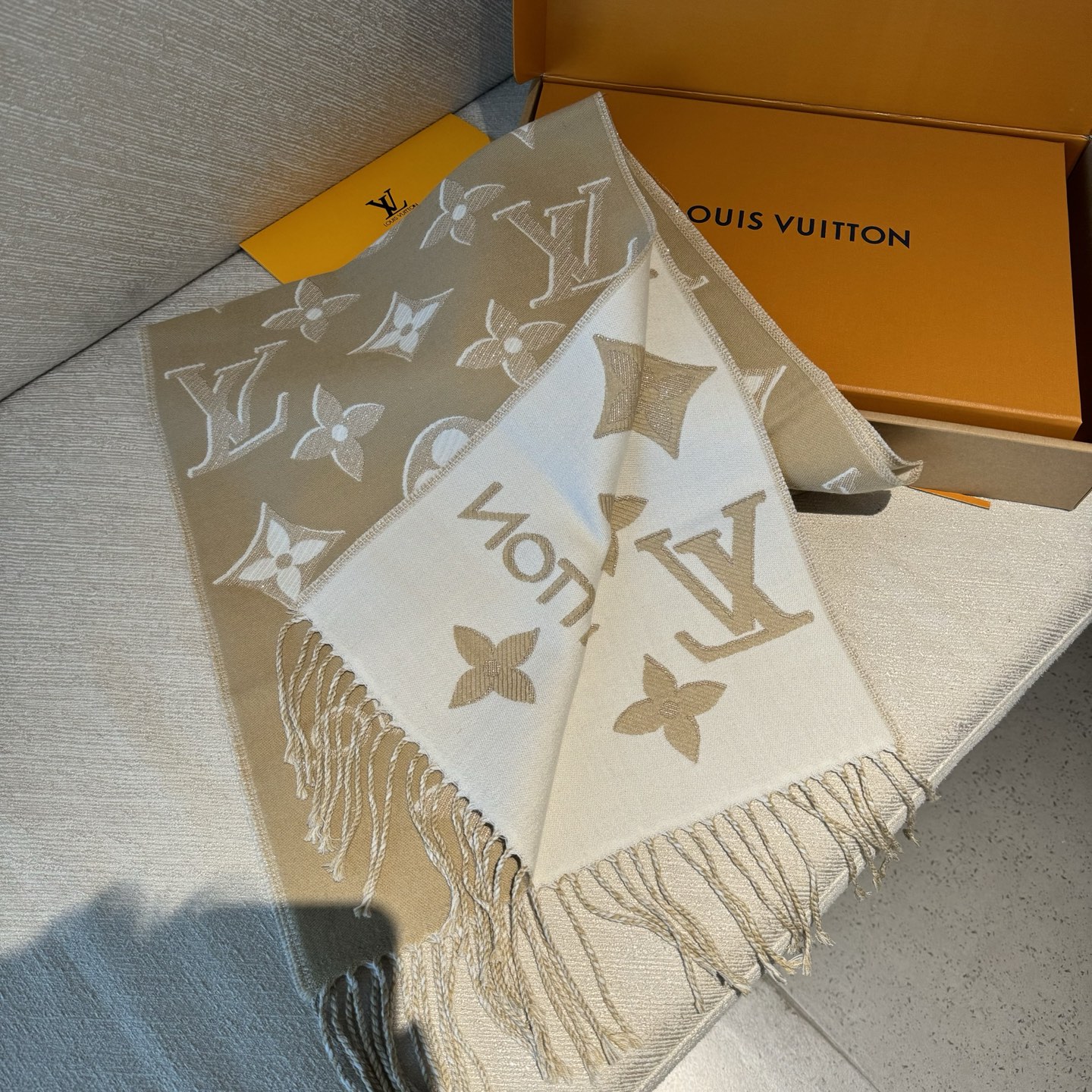 【金线老花双面长巾】【▪️LV最新金丝款❗️时髦超级有气场！！全网最高版本欢迎比对👍！！！】老花披肩有了