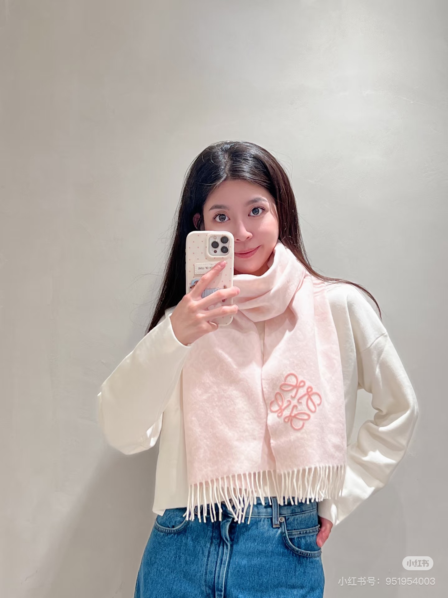 NO:603781,Simply!  Loewe's new scarf is so hot. New scarf for autumn and winter 2025. The upgraded checkerboard pattern is too exquisite and beautiful. It is printed with embossed anagram. Classic three colors, ready for sale. Choose it as your first scarf in autumn and winter. High version scarf, high version scarf, loewe19860909简直了！罗意威新品围巾太火爆了 2025秋冬新品围巾 升级后的棋盘格也太精致好看了 印有浮雕anagram 经典三配色,现货发售 秋冬第一条围巾就选它 高版本围巾,高版本围巾,loewe,scarf