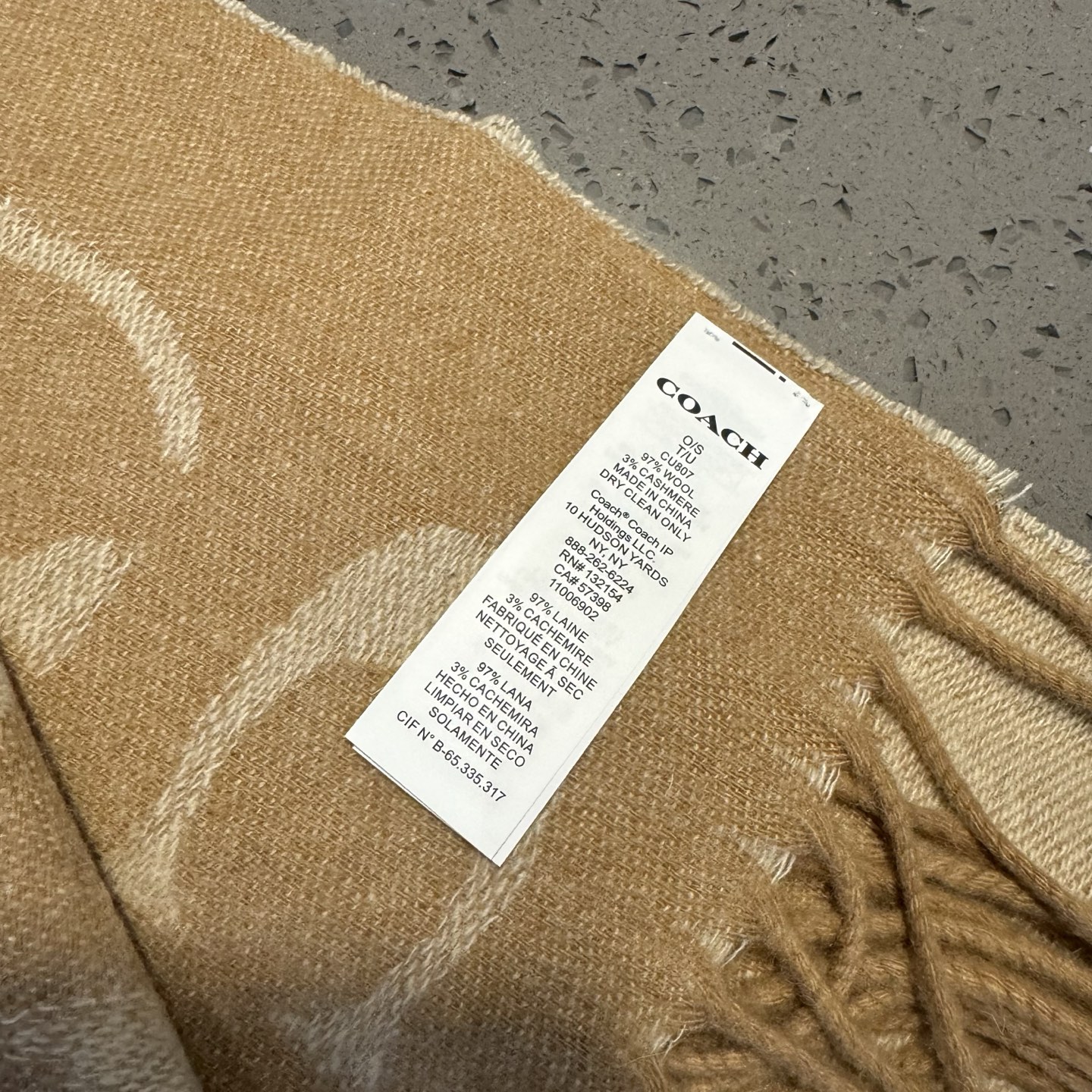 蔻驰 2025年新款到！Coach爆款！3色披肩也太好看了吧！不仅有颜值还有品质，手感超级软糯和舒服，尺