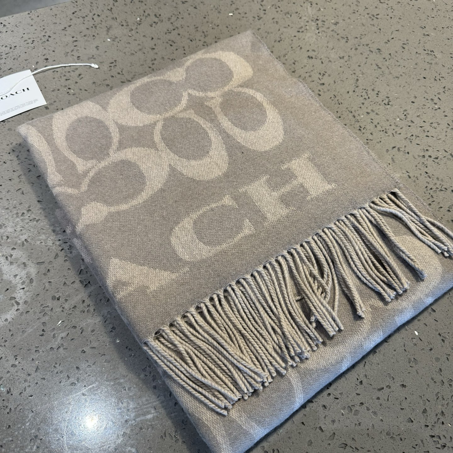 蔻驰 2025年新款到！Coach爆款！3色披肩也太好看了吧！不仅有颜值还有品质，手感超级软糯和舒服，尺